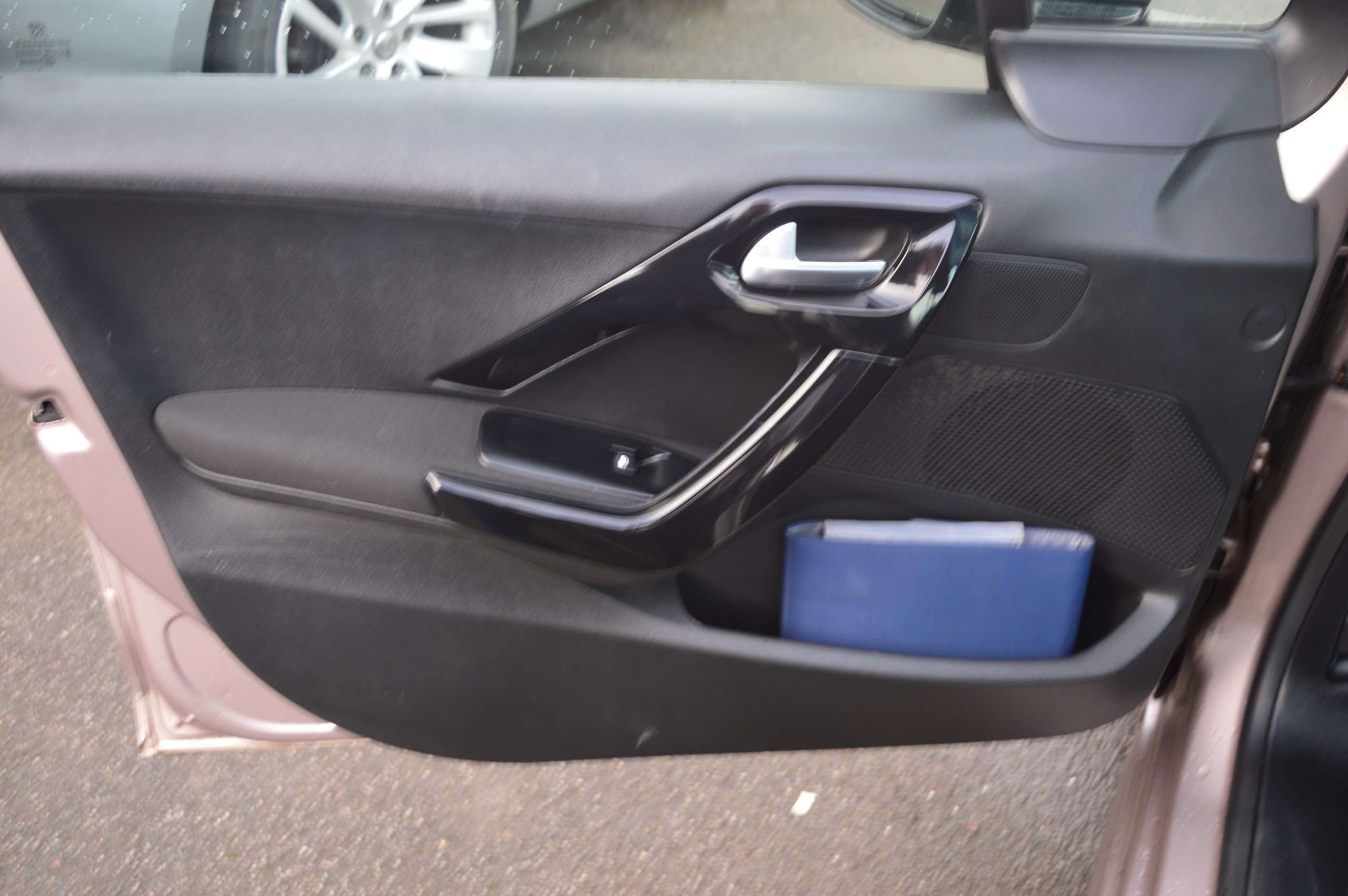 2013 PEUGEOT 208 2013 PEUGEOT 208