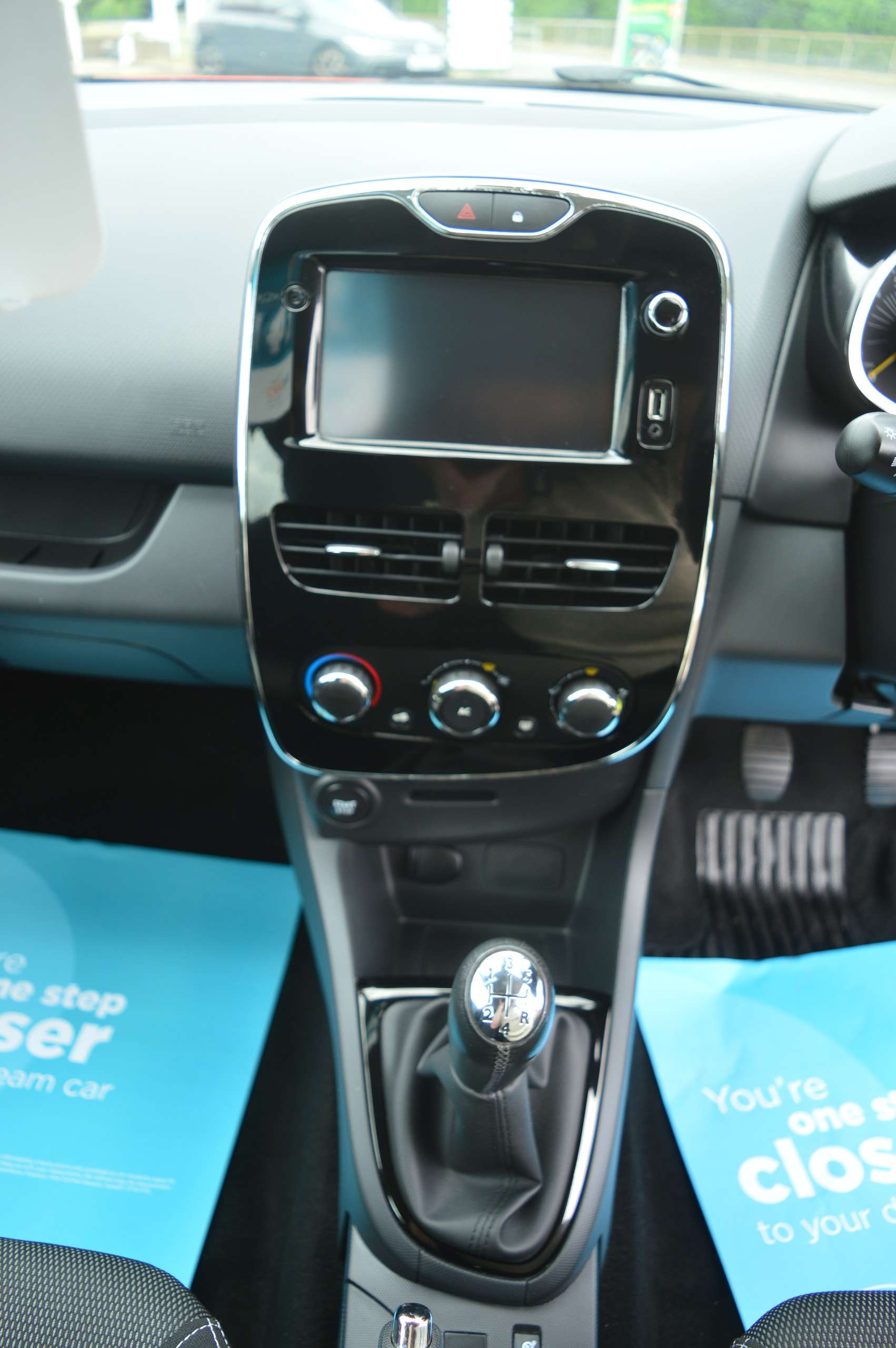 2013 RENAULT CLIO 2013 RENAULT CLIO