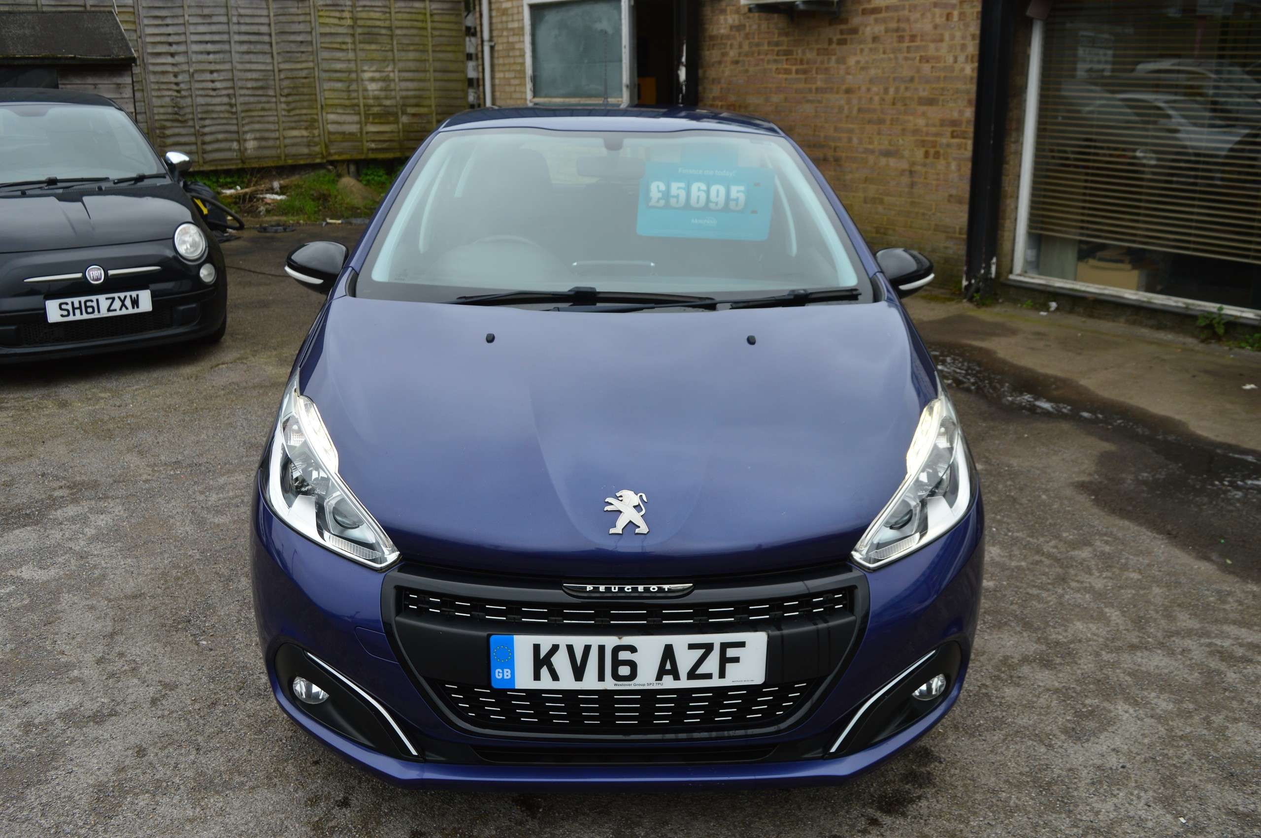A 2016 PEUGEOT 208 1.2 PureTech XS White Hatchback 5dr Petrol Manual Euro 6 (82 ps) A 2016 PEUGEOT 208 1.2 PureTech XS White Hatchback 5dr Petrol Manual Euro 6 (82 ps)
