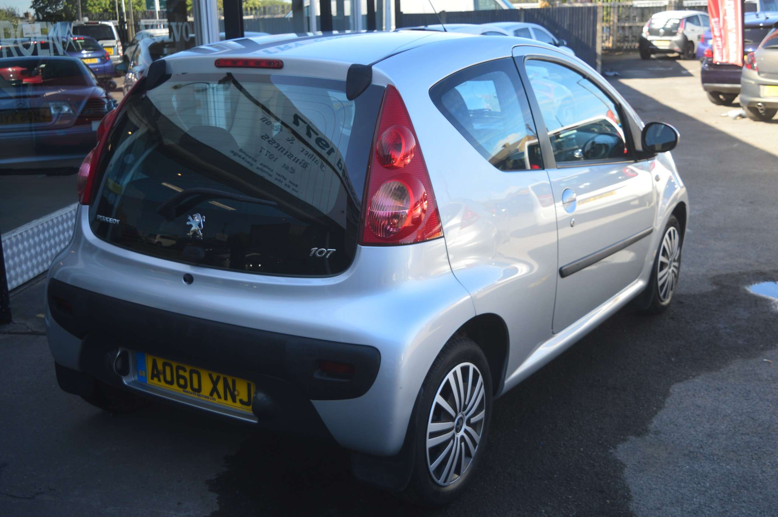 2011 PEUGEOT 107 2011 PEUGEOT 107