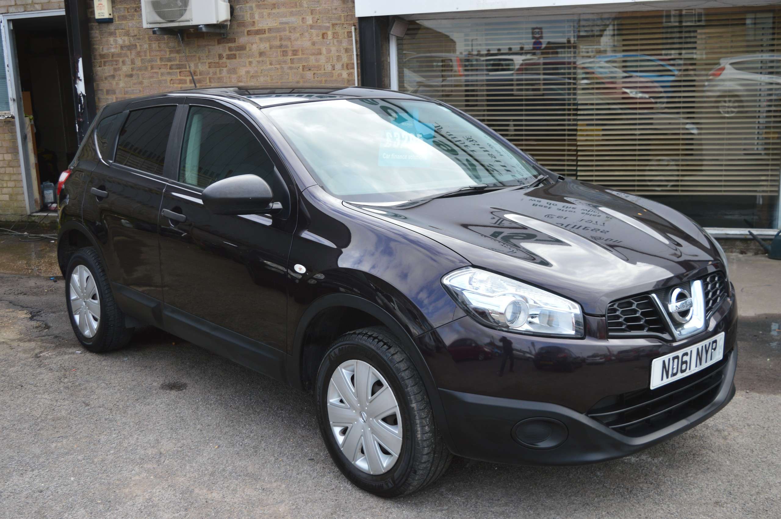 A 2012 NISSAN QASHQAI 1.5 dCi Puredrive Visia SUV 5dr Diesel Manual 2WD Euro 5 (110 ps) A 2012 NISSAN QASHQAI 1.5 dCi Puredrive Visia SUV 5dr Diesel Manual 2WD Euro 5 (110 ps)