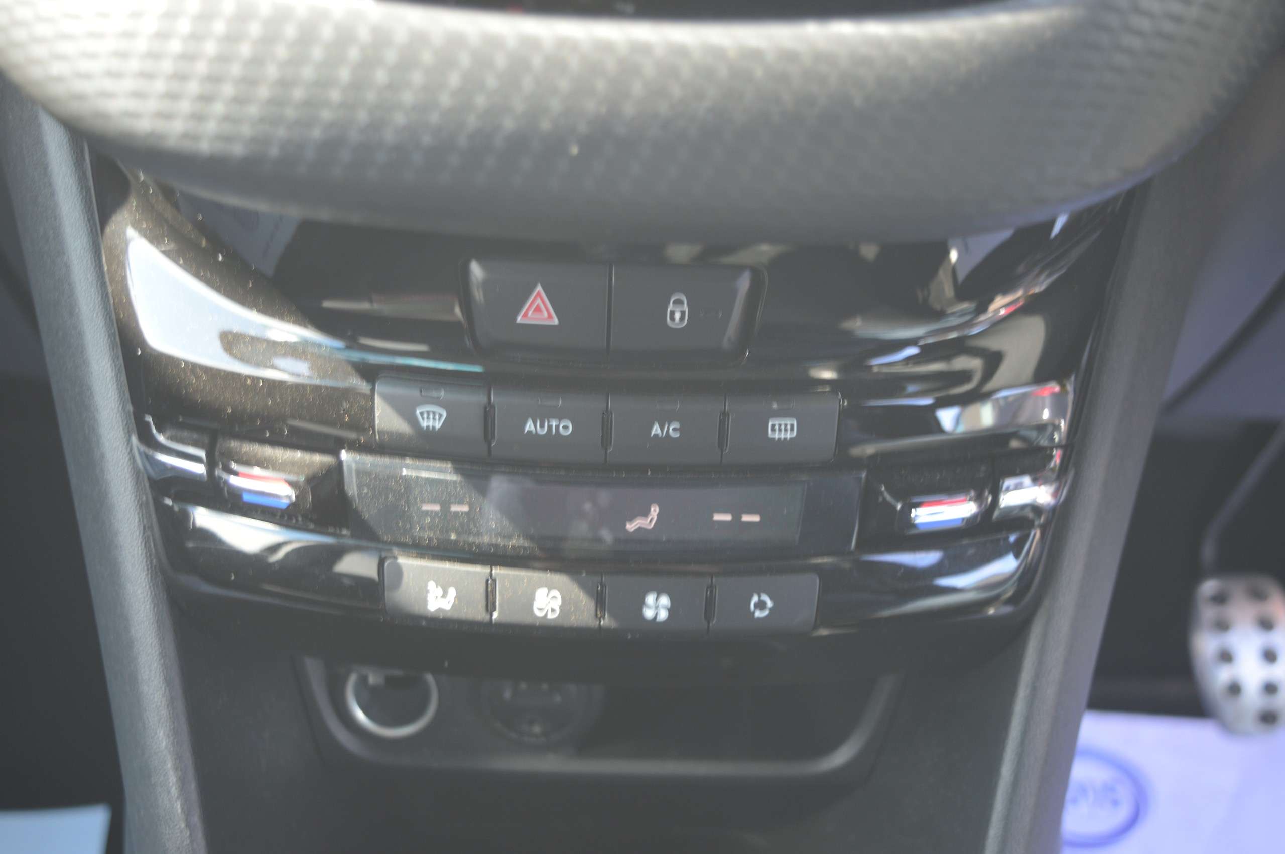 2017 PEUGEOT 208 2017 PEUGEOT 208