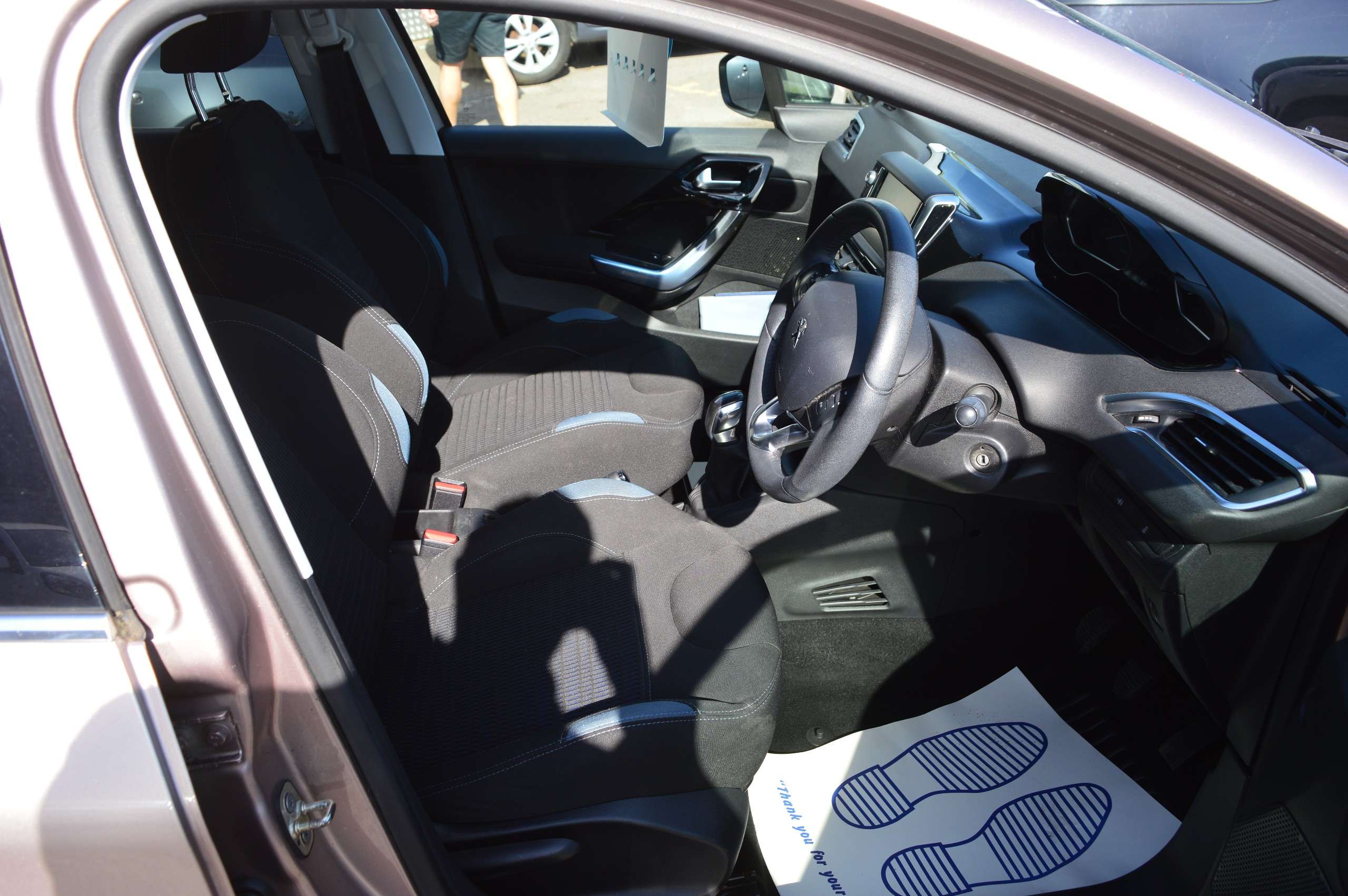 2013 PEUGEOT 208 2013 PEUGEOT 208