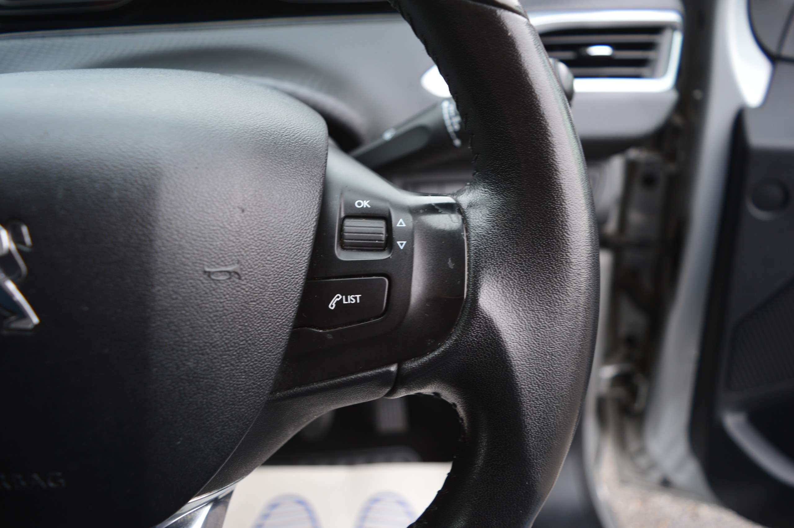 2015 PEUGEOT 208 2015 PEUGEOT 208