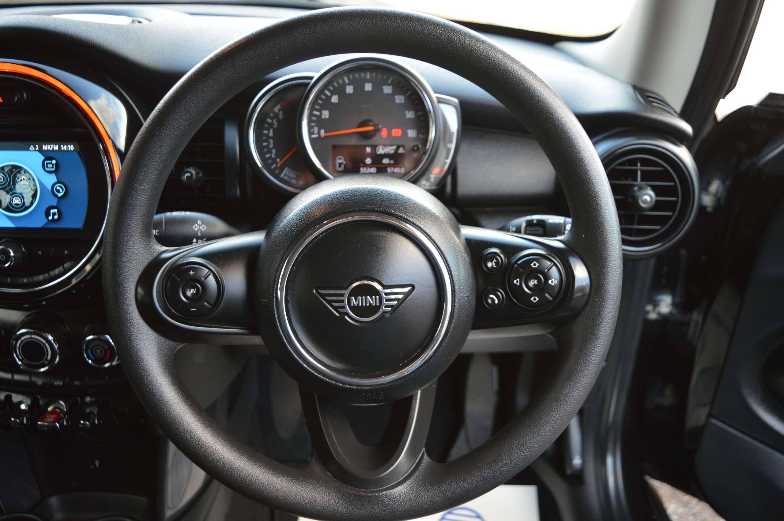 A 2019 MINI MINI ONE CLASSIC A 2019 MINI MINI ONE CLASSIC