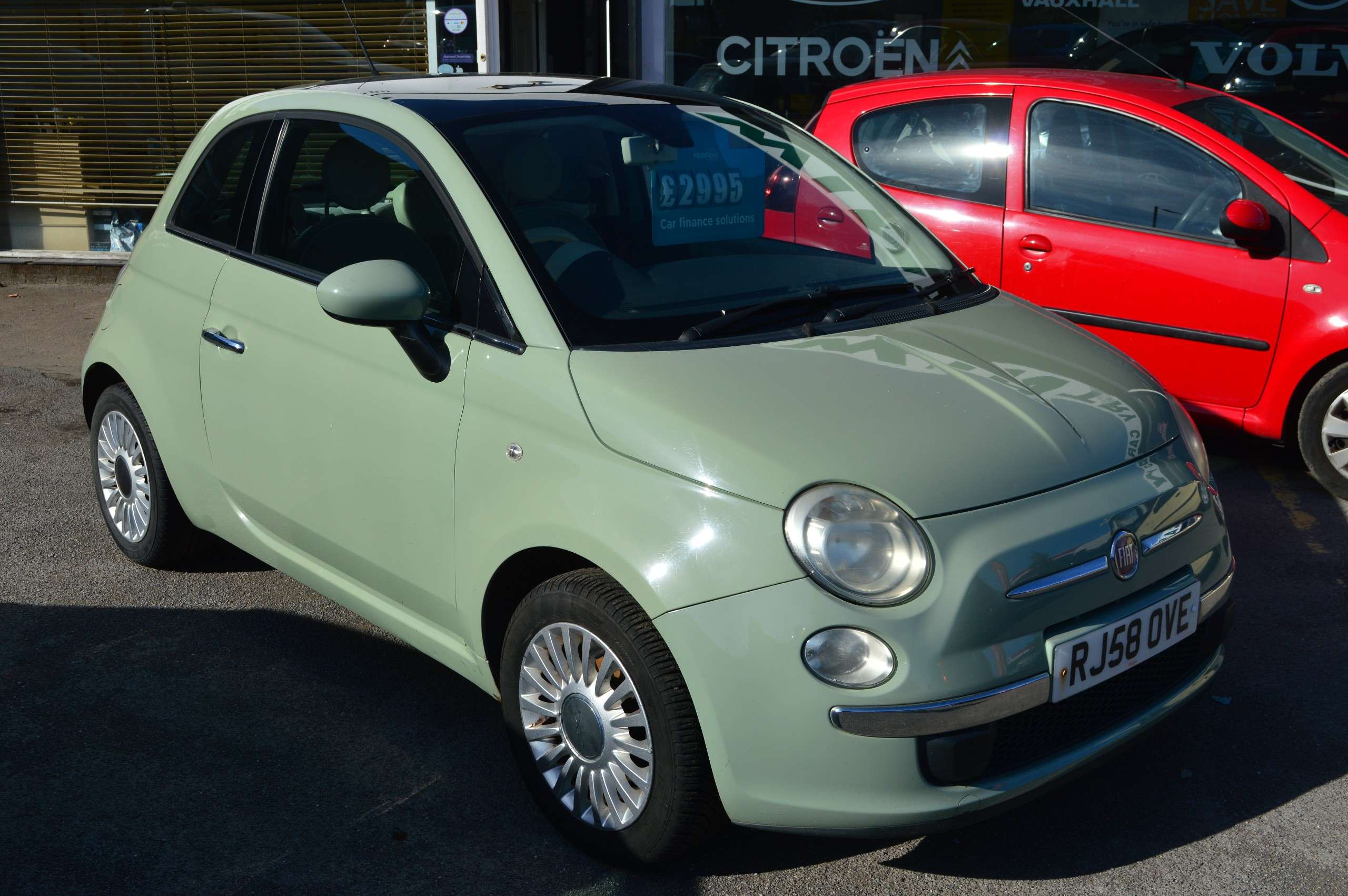 A 2008 FIAT 500 1.2 Lounge Hatchback 3dr Petrol Manual Euro 4 (69 bhp) A 2008 FIAT 500 1.2 Lounge Hatchback 3dr Petrol Manual Euro 4 (69 bhp)