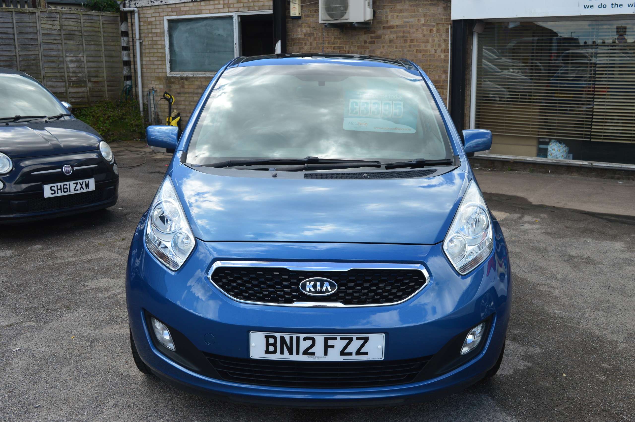 A 2012 KIA VENGA 1.6 CRDi EcoDynamics 3 MPV 5dr Diesel Manual Euro 5 (s/s) (Sat Nav) (114 bhp) A 2012 KIA VENGA 1.6 CRDi EcoDynamics 3 MPV 5dr Diesel Manual Euro 5 (s/s) (Sat Nav) (114 bhp)