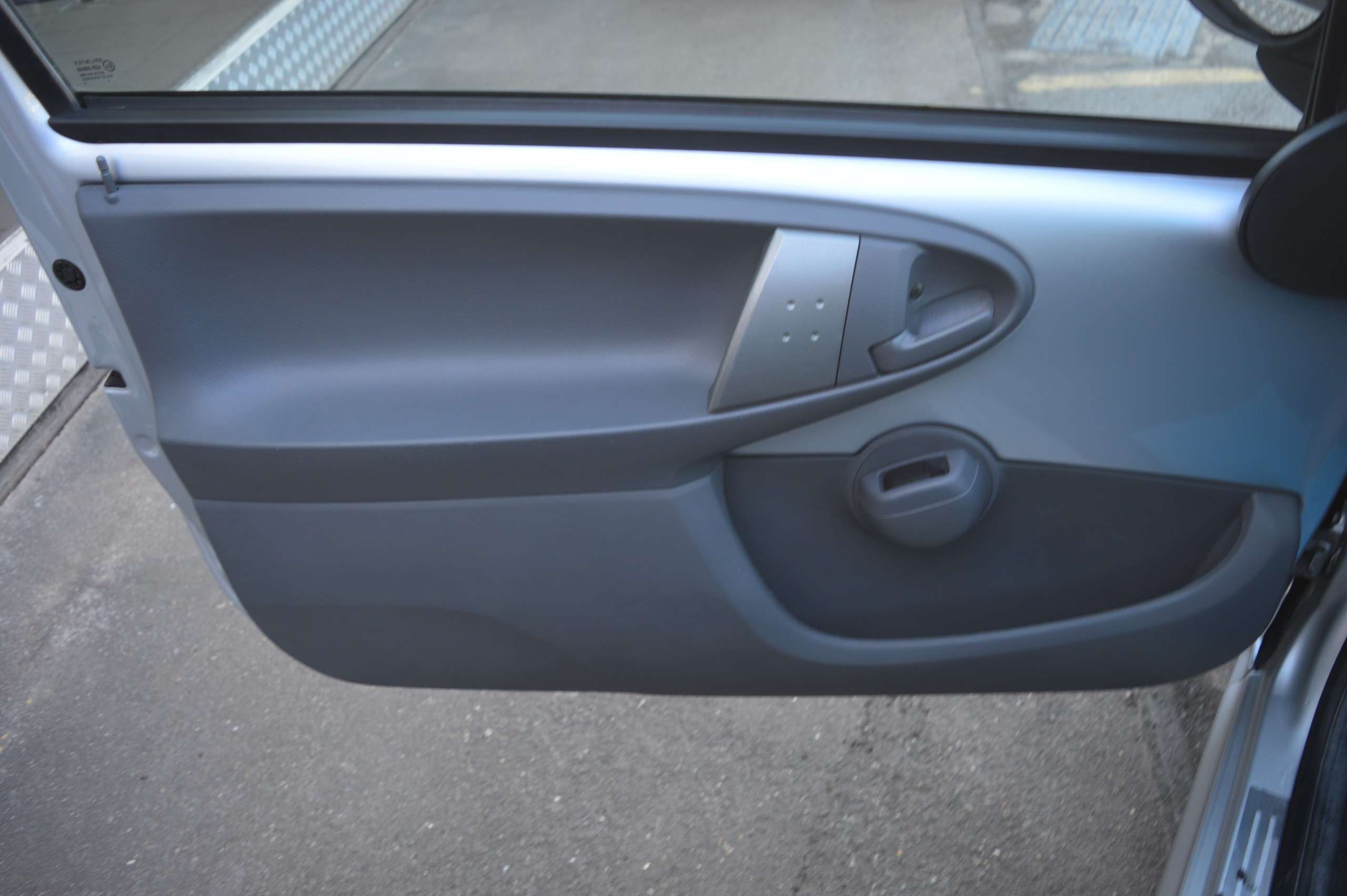 2011 PEUGEOT 107 2011 PEUGEOT 107