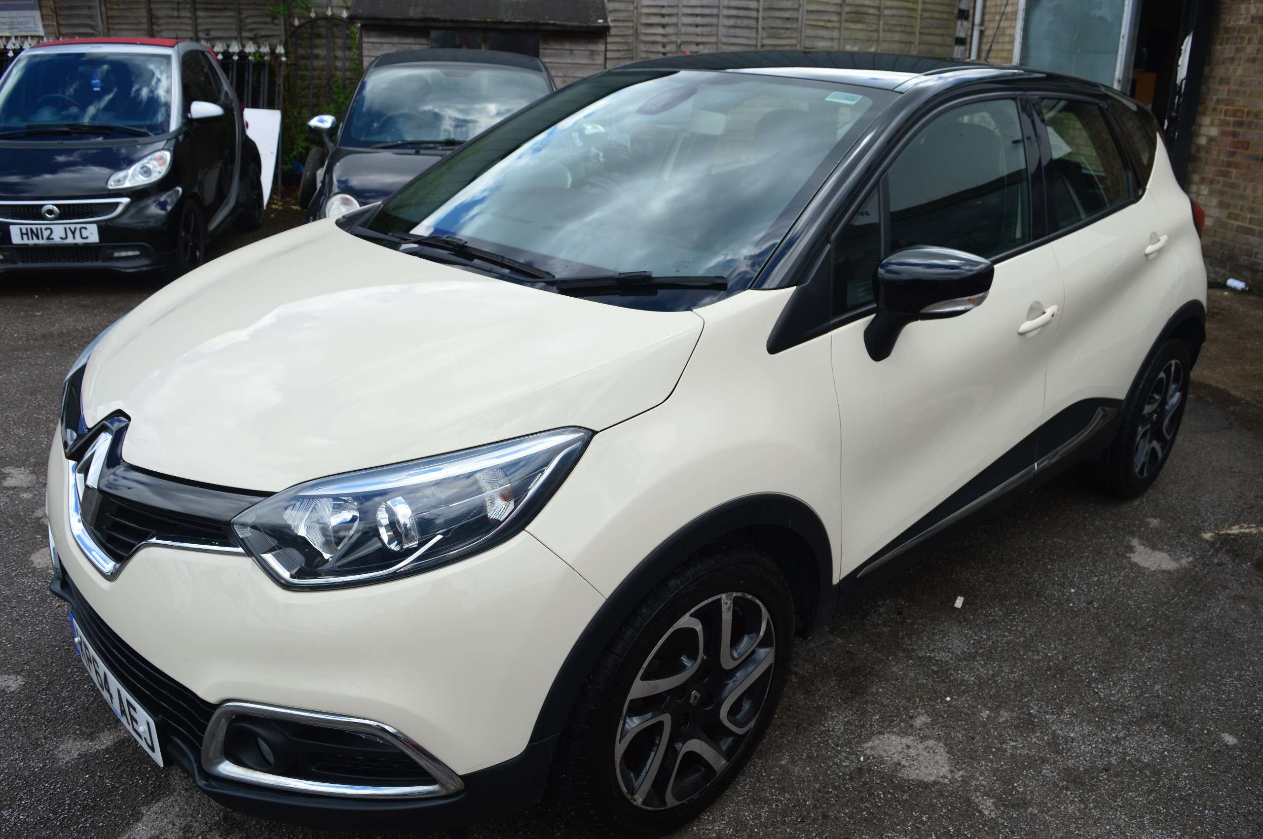 A 2014 RENAULT CAPTUR 1.5 dCi ENERGY Dynamique MediaNav SUV 5dr Diesel Manual Euro 5 (s/s) (90 ps) A 2014 RENAULT CAPTUR 1.5 dCi ENERGY Dynamique MediaNav SUV 5dr Diesel Manual Euro 5 (s/s) (90 ps)