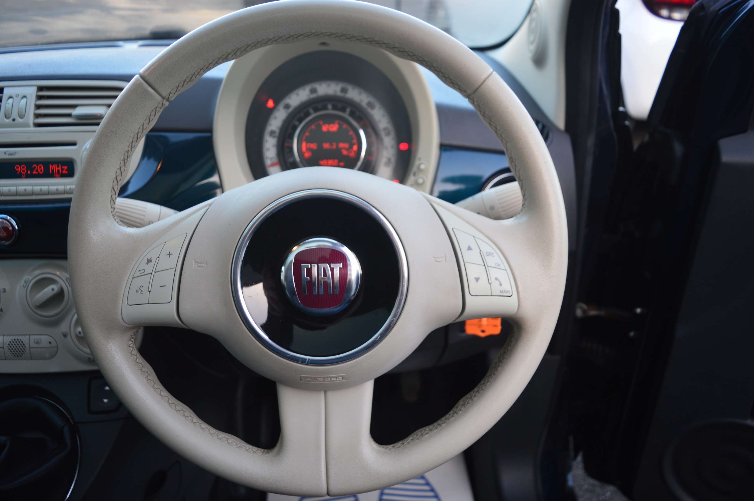 A 2014 FIAT 500 1.2 Lounge Hatchback 3dr Petrol Manual Euro 6 (s/s) (69 bhp) A 2014 FIAT 500 1.2 Lounge Hatchback 3dr Petrol Manual Euro 6 (s/s) (69 bhp)