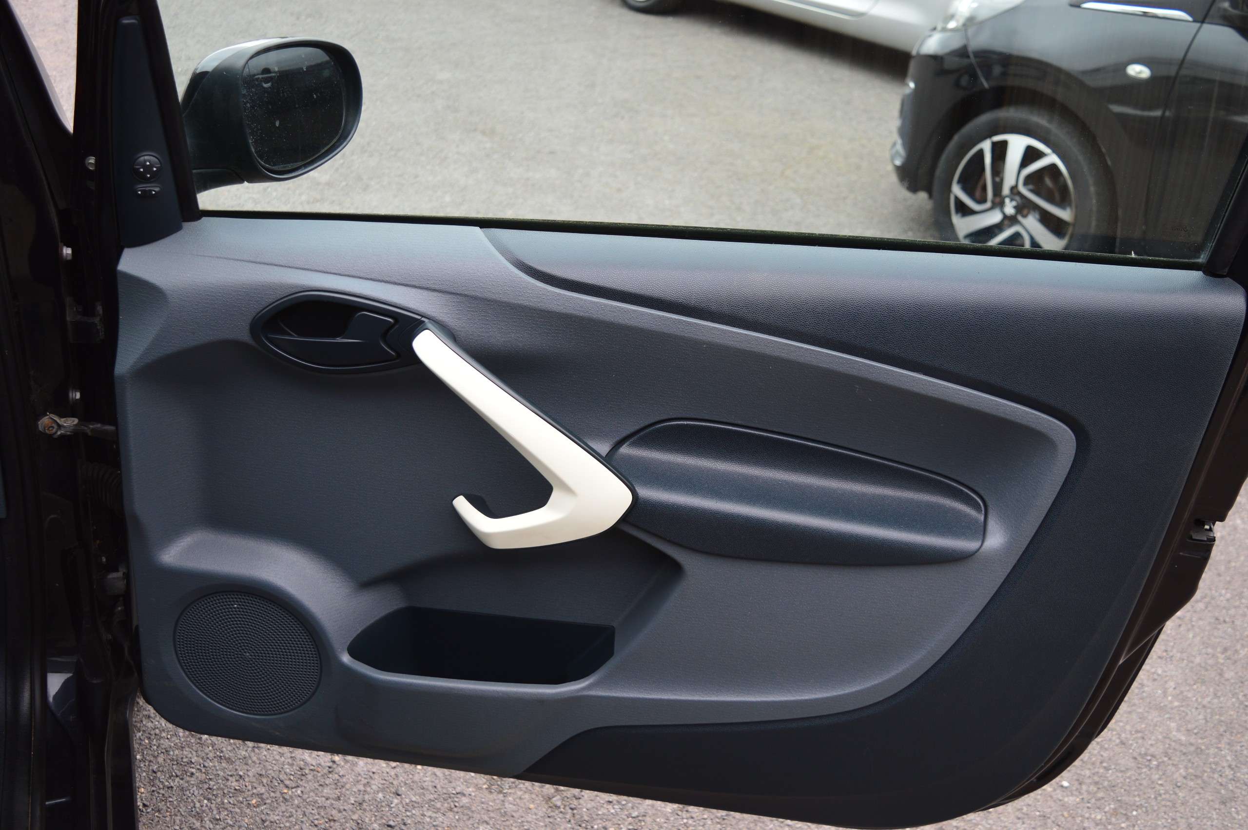 2011 FORD KA 2011 FORD KA