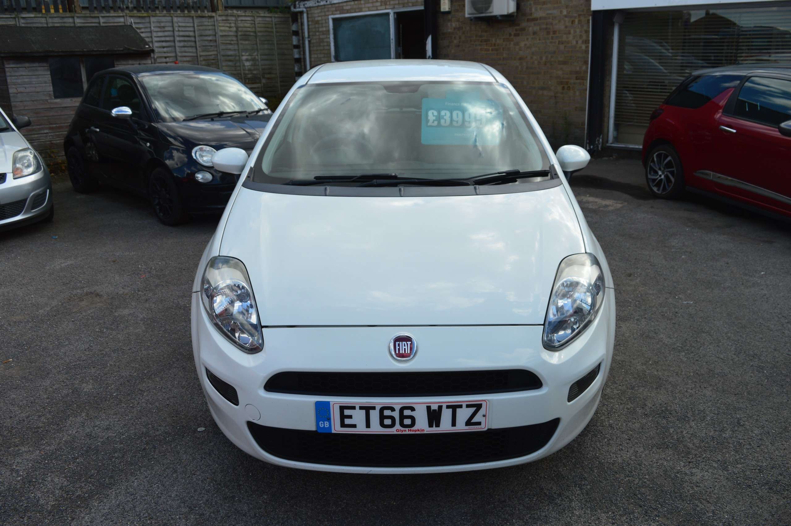 A 2017 FIAT PUNTO 1.2 Pop + Hatchback 5dr Petrol Euro 6 (69 bhp) A 2017 FIAT PUNTO 1.2 Pop + Hatchback 5dr Petrol Euro 6 (69 bhp)