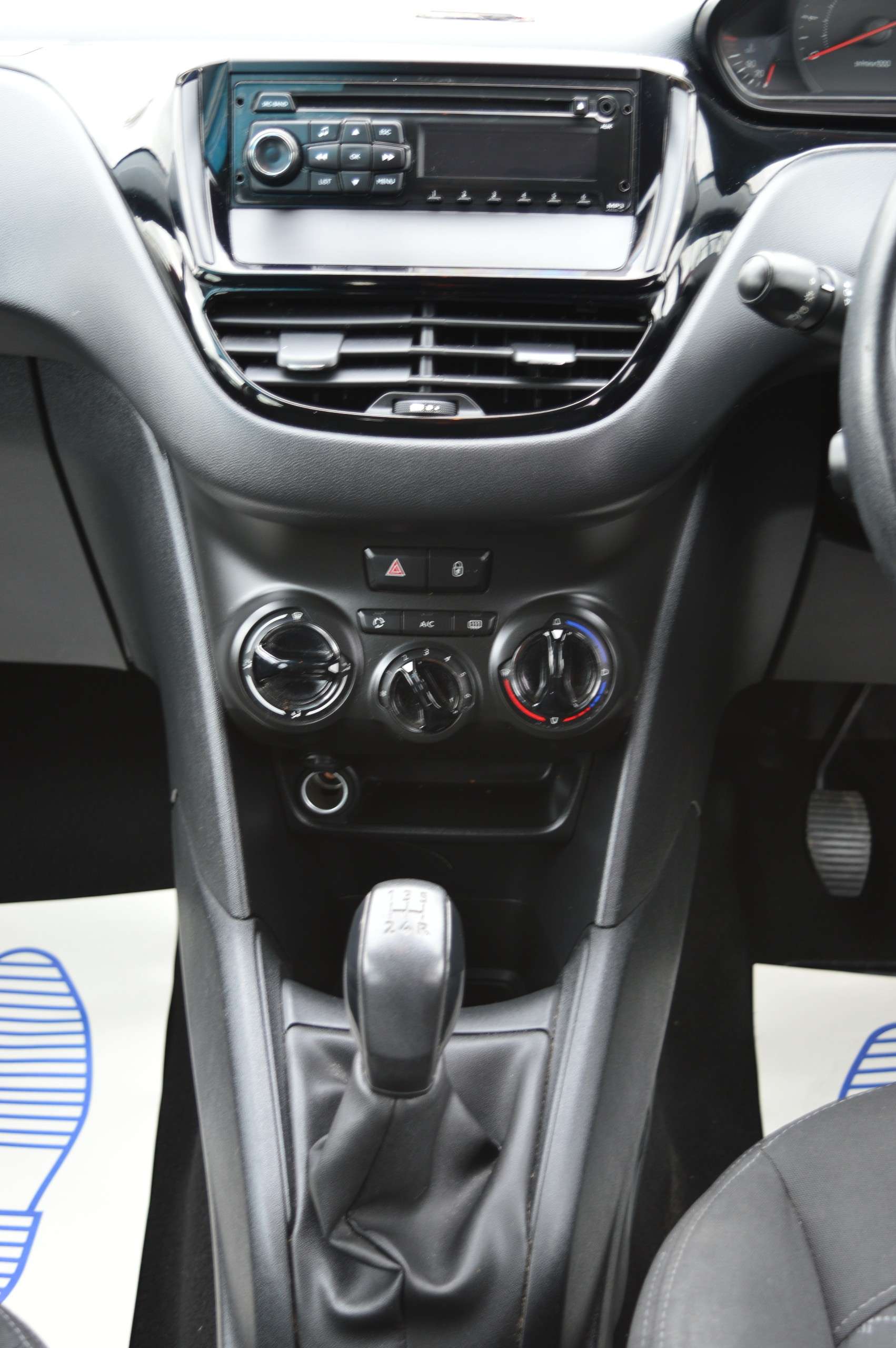 2013 PEUGEOT 208 2013 PEUGEOT 208