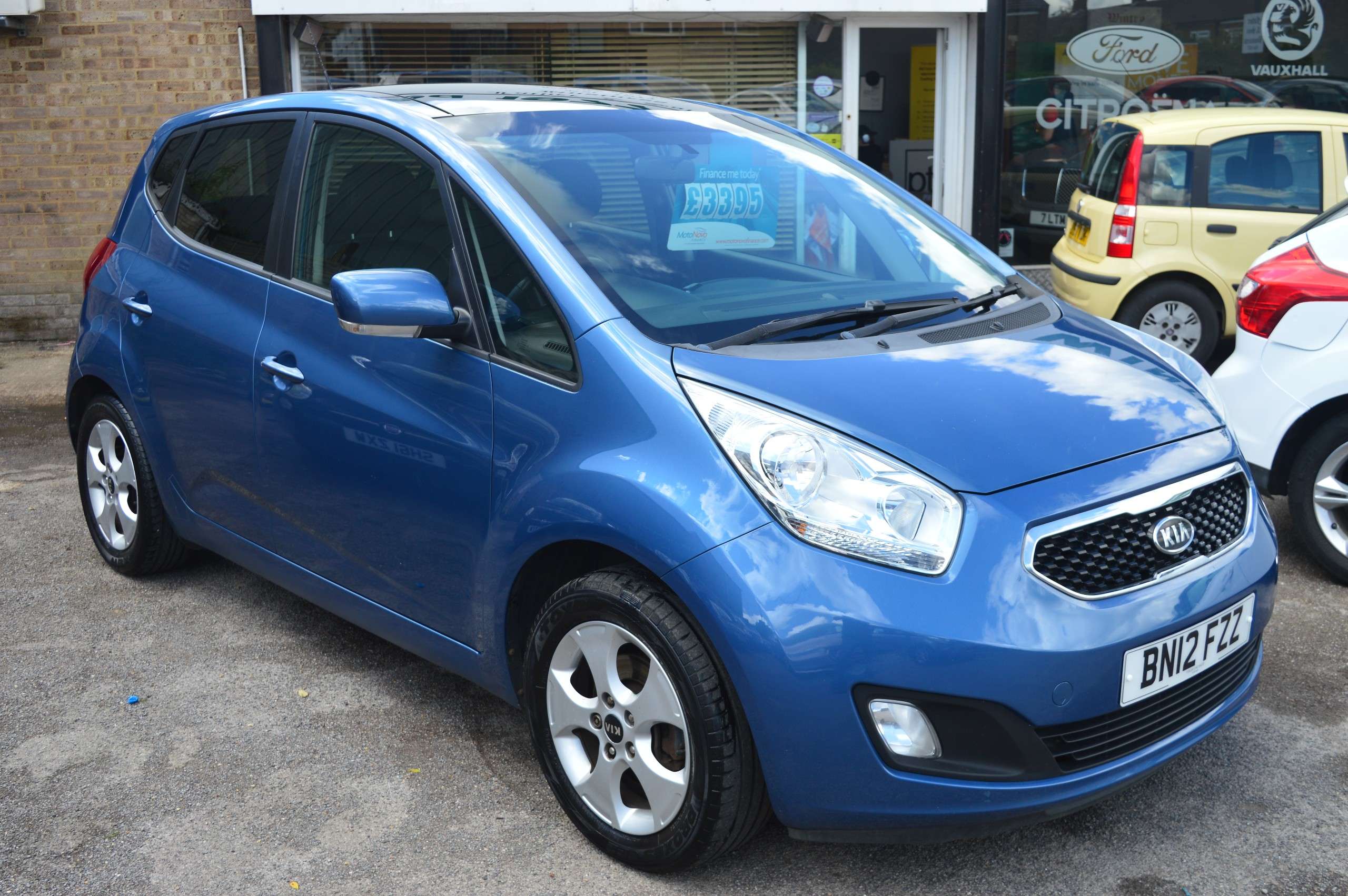 A 2012 KIA VENGA 1.6 CRDi EcoDynamics 3 MPV 5dr Diesel Manual Euro 5 (s/s) (Sat Nav) (114 bhp) A 2012 KIA VENGA 1.6 CRDi EcoDynamics 3 MPV 5dr Diesel Manual Euro 5 (s/s) (Sat Nav) (114 bhp)