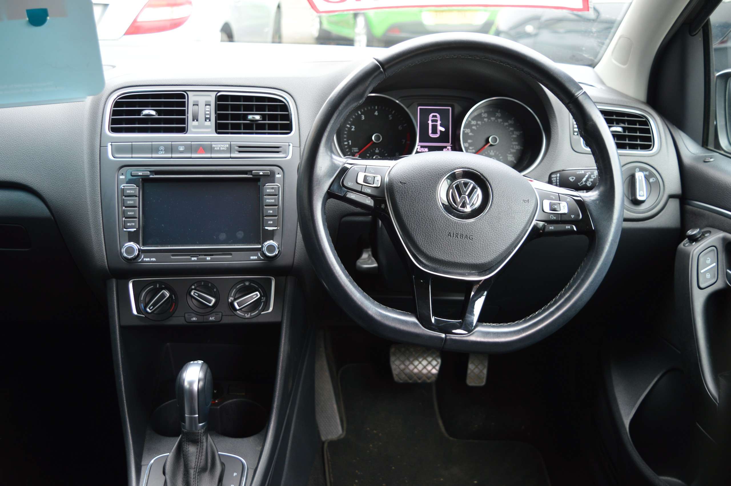 A 2015 VOLKSWAGEN POLO se tsi A 2015 VOLKSWAGEN POLO se tsi