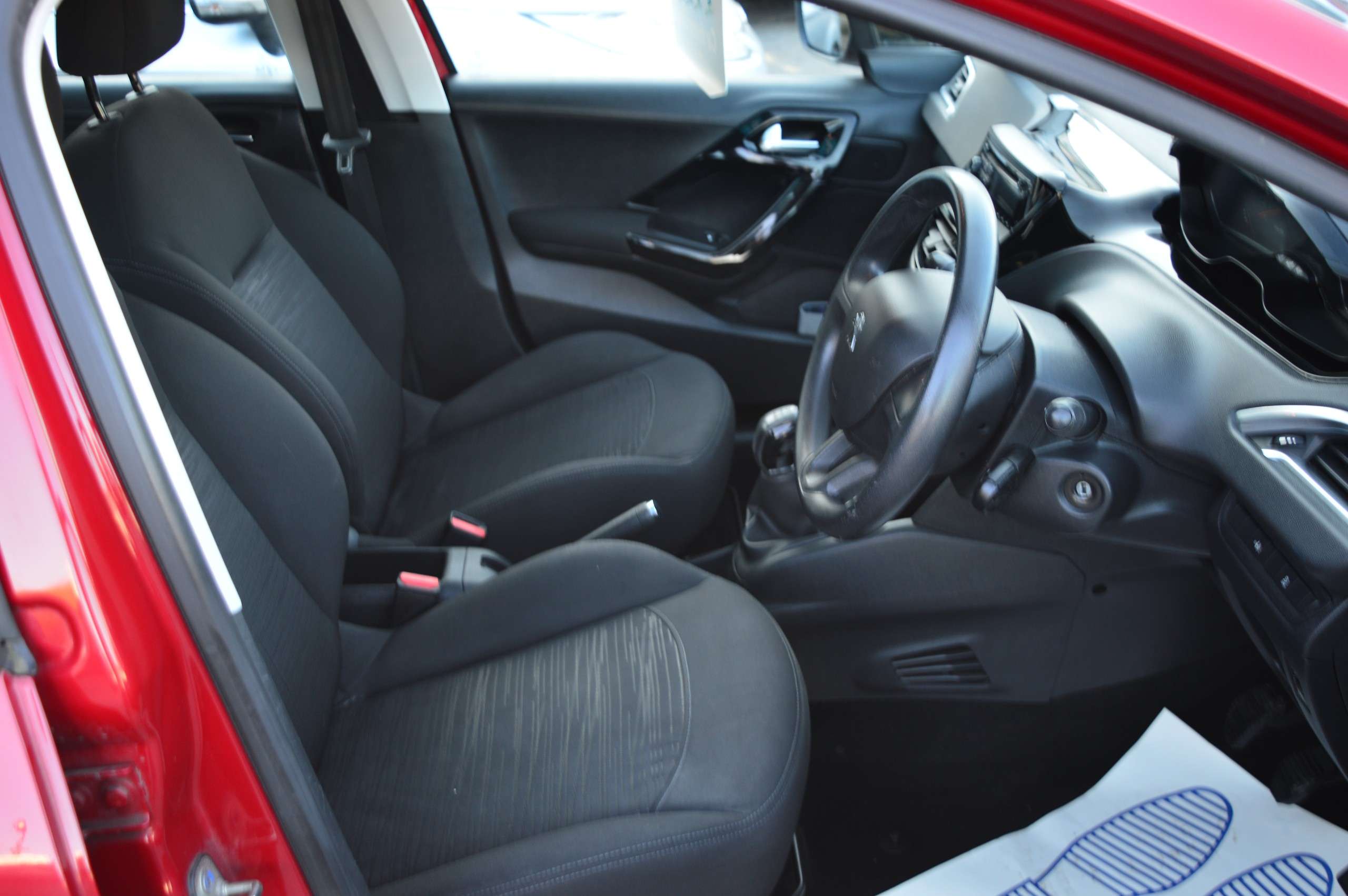 2013 PEUGEOT 208 2013 PEUGEOT 208