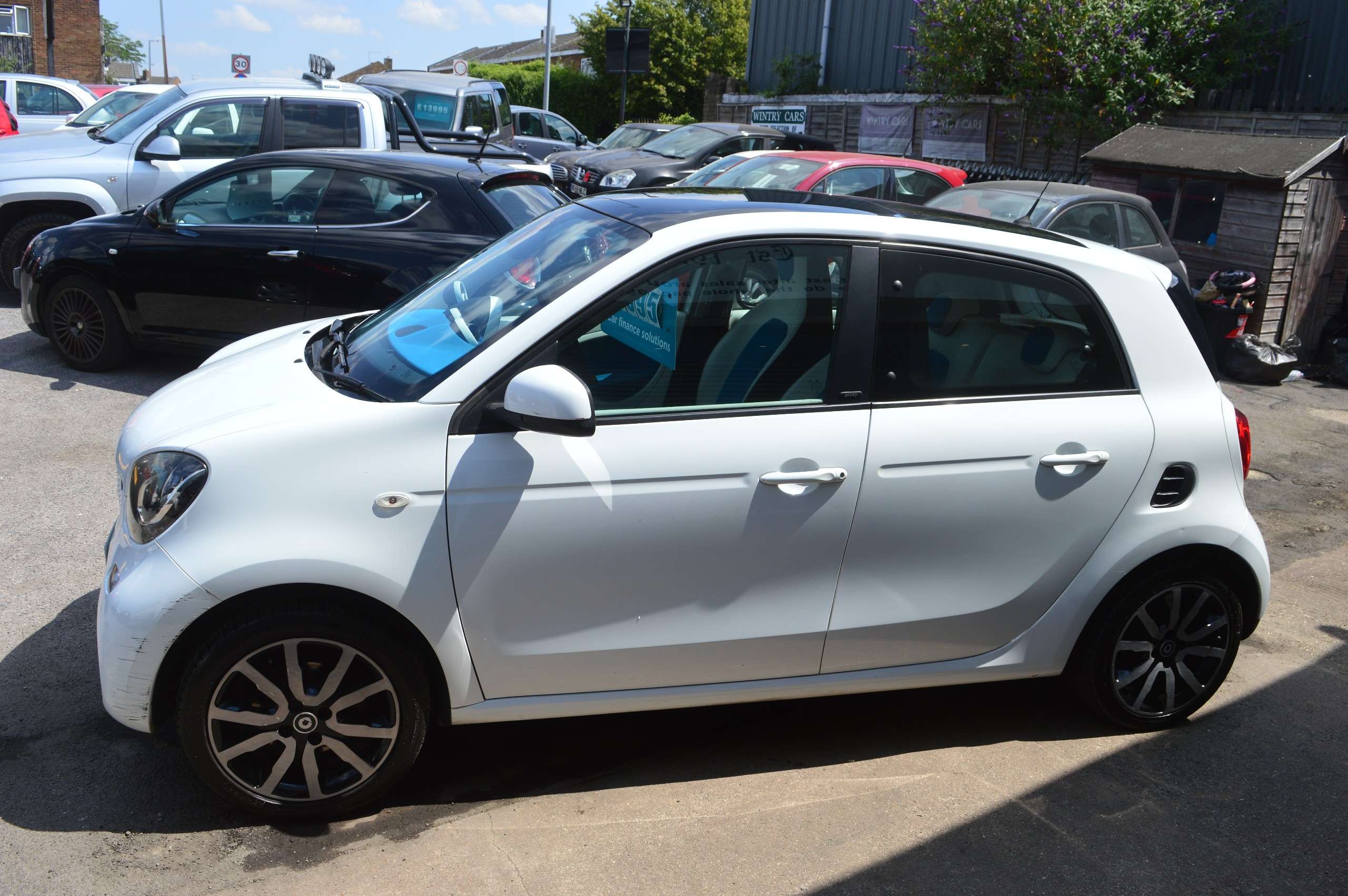 A 2015 SMART FORFOUR 0.9T Proxy (Premium) Hatchback 5dr Petrol Manual Euro 6 (s/s) (90 ps) A 2015 SMART FORFOUR 0.9T Proxy (Premium) Hatchback 5dr Petrol Manual Euro 6 (s/s) (90 ps)