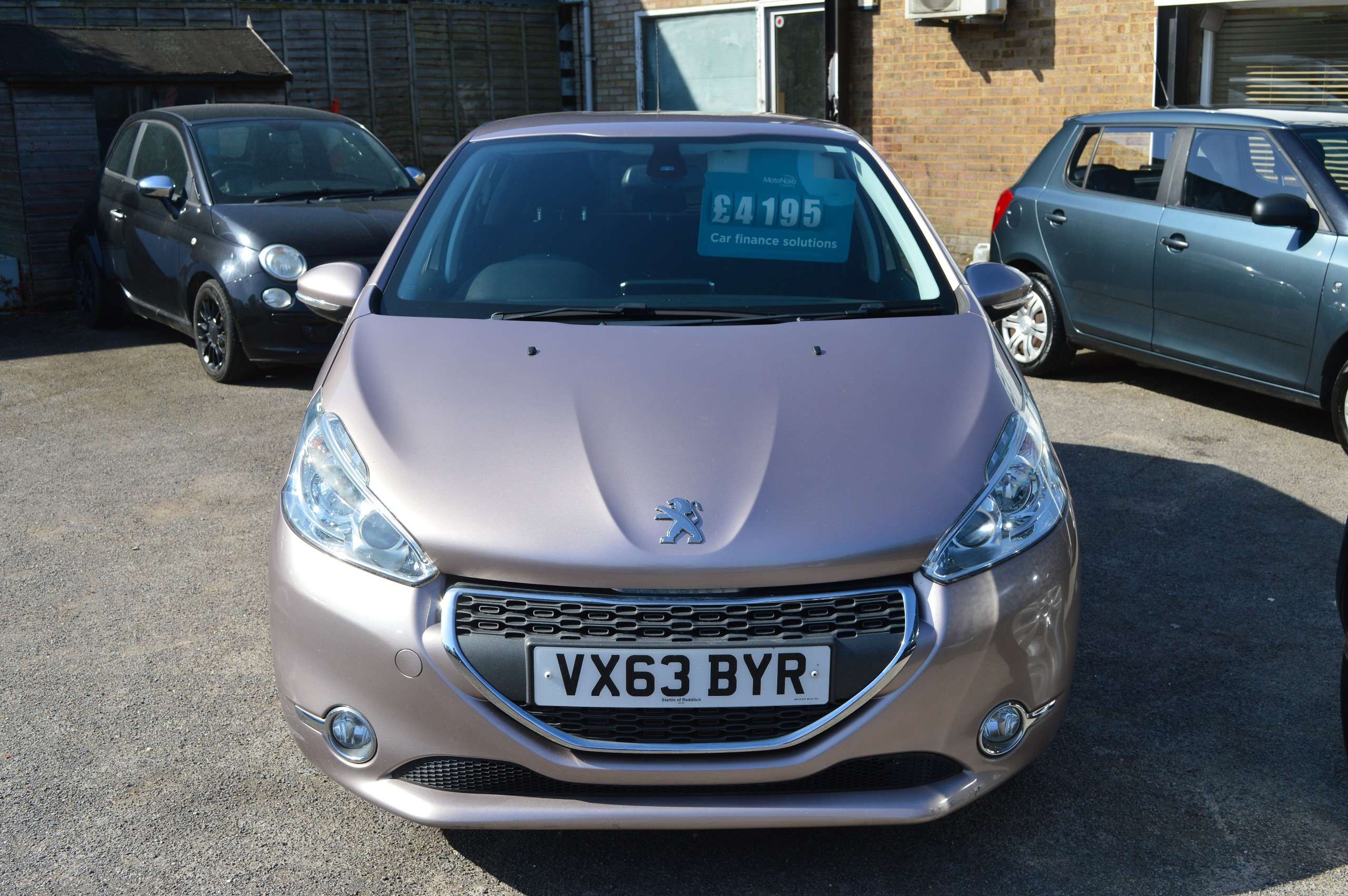 A 2013 PEUGEOT 208 A 2013 PEUGEOT 208