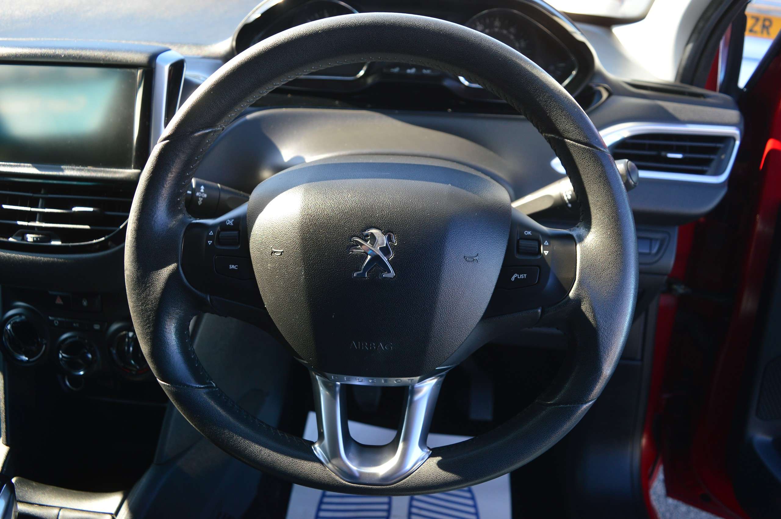 2015 PEUGEOT 208 2015 PEUGEOT 208