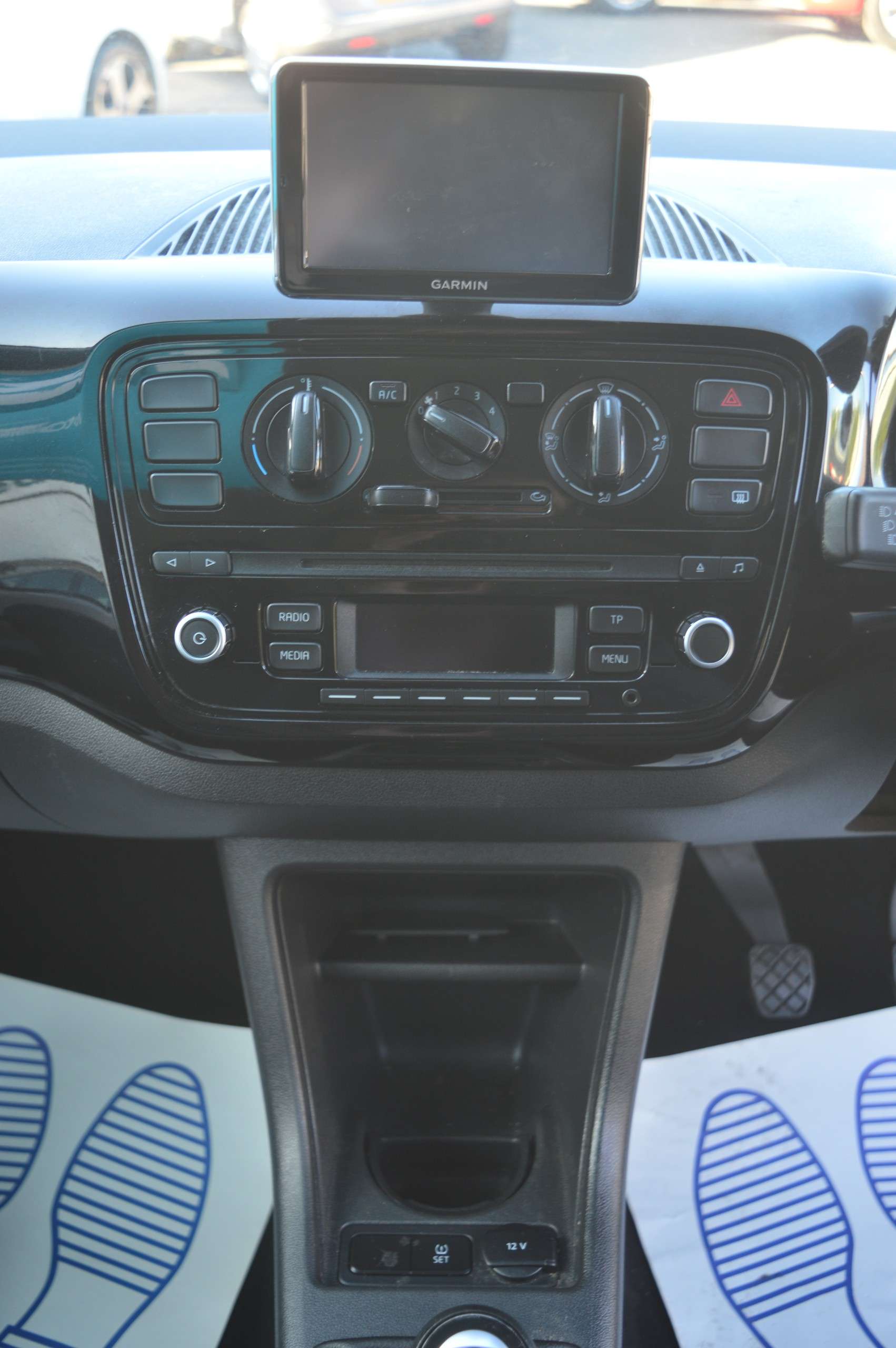 2015 VOLKSWAGEN UP! 2015 VOLKSWAGEN UP!