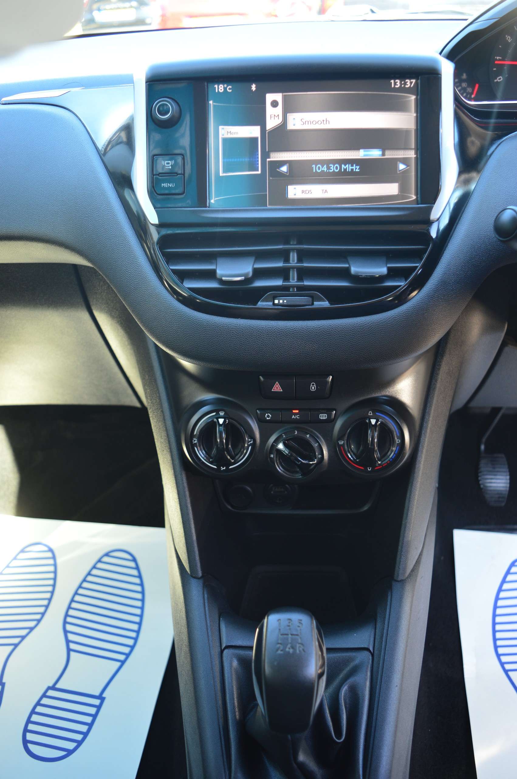 2012 PEUGEOT 208 2012 PEUGEOT 208