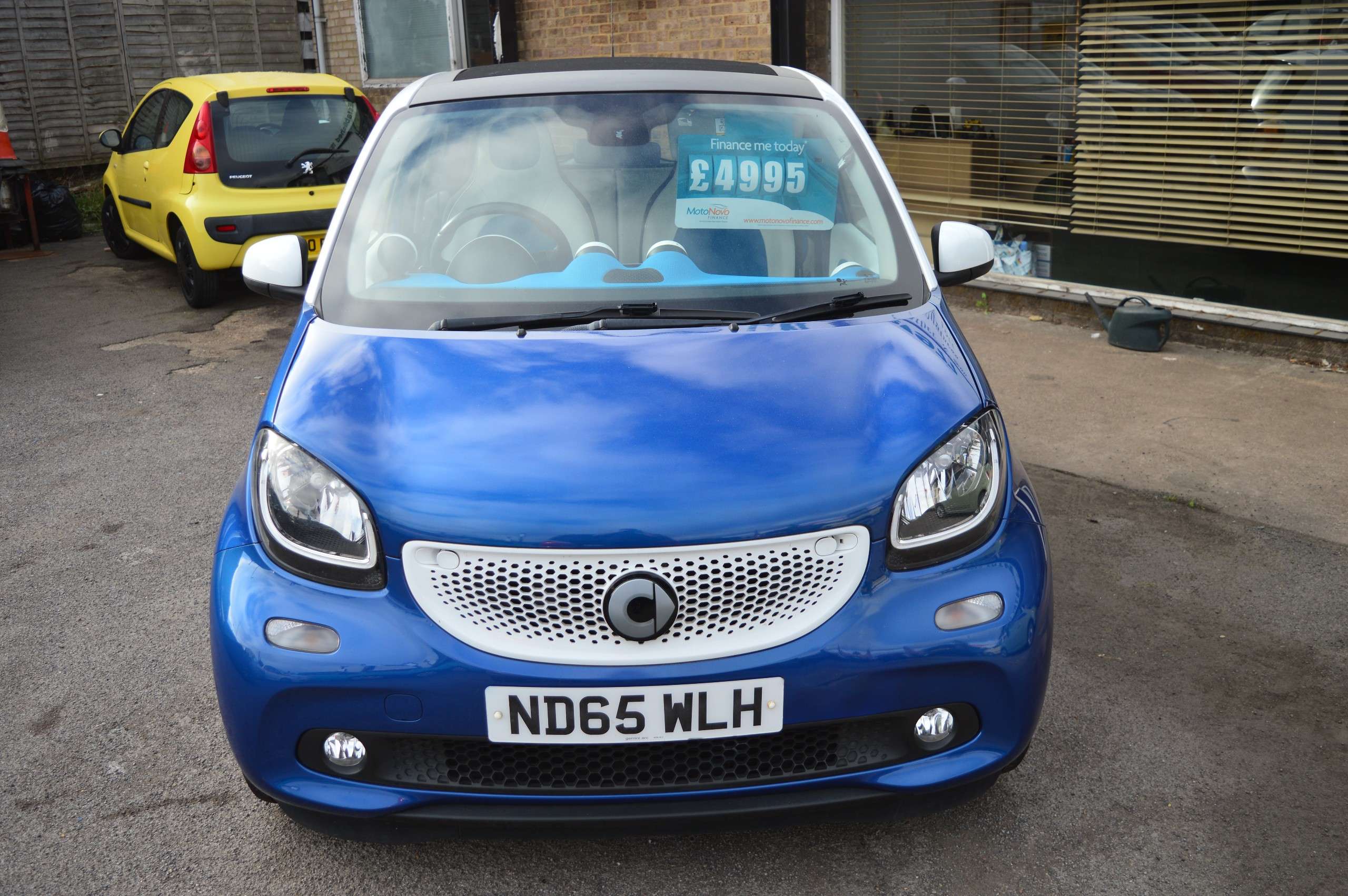 A 2016 SMART FORFOUR 0.9T Proxy Night Sky (Premium Plus) Hatchback 5dr Petrol Manual Euro 6 (s/s) (90 ps) A 2016 SMART FORFOUR 0.9T Proxy Night Sky (Premium Plus) Hatchback 5dr Petrol Manual Euro 6 (s/s) (90 ps)