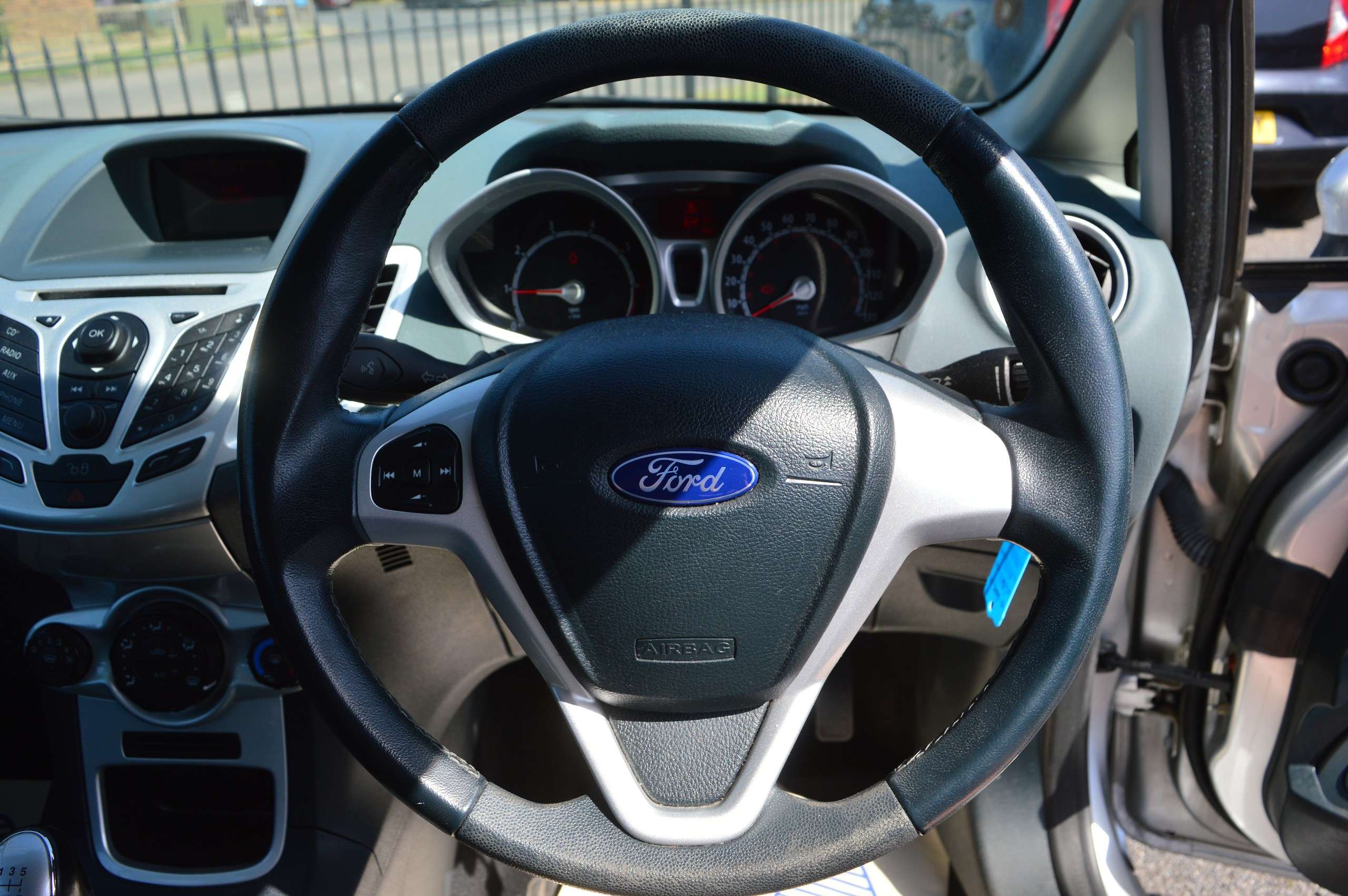 A 2011 FORD FIESTA 1.25 Zetec Hatchback 3dr Petrol Manual (129 g/km, 81 bhp) A 2011 FORD FIESTA 1.25 Zetec Hatchback 3dr Petrol Manual (129 g/km, 81 bhp)