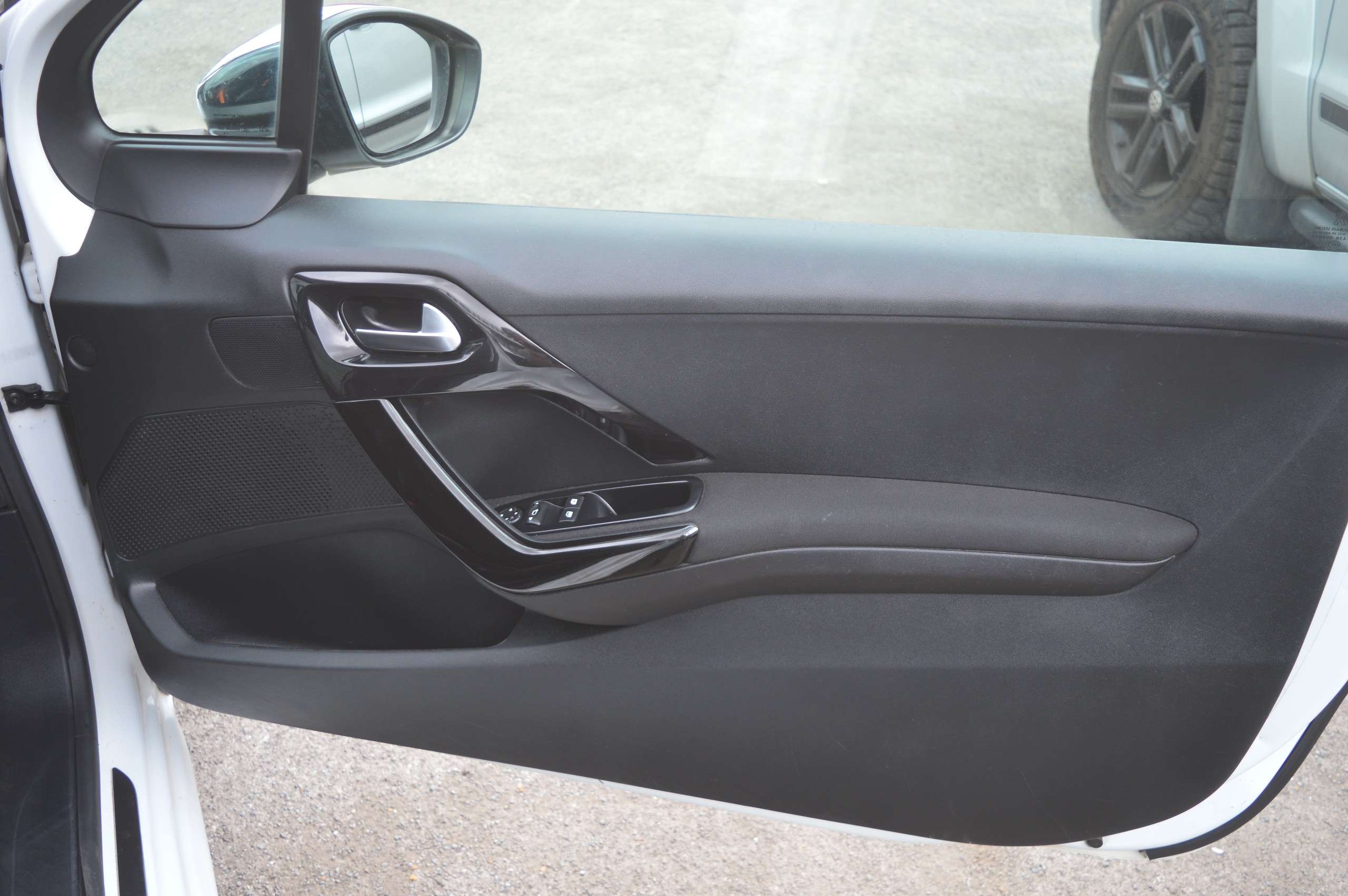 2015 PEUGEOT 208 2015 PEUGEOT 208