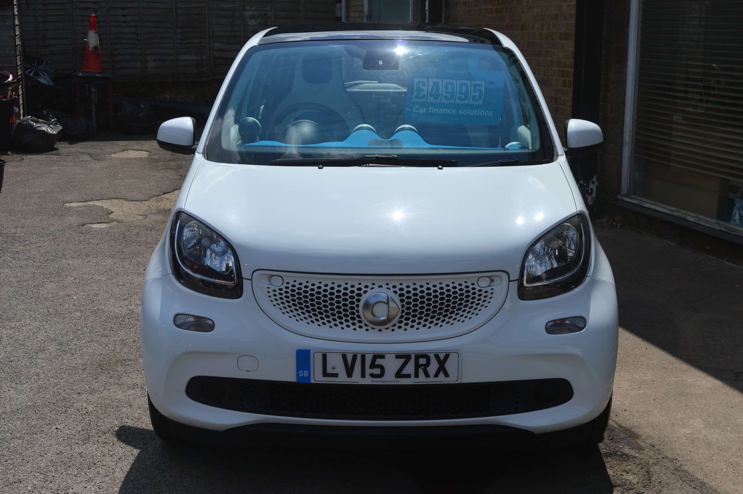 A 2015 SMART FORFOUR 0.9T Proxy (Premium) Hatchback 5dr Petrol Manual Euro 6 (s/s) (90 ps) A 2015 SMART FORFOUR 0.9T Proxy (Premium) Hatchback 5dr Petrol Manual Euro 6 (s/s) (90 ps)