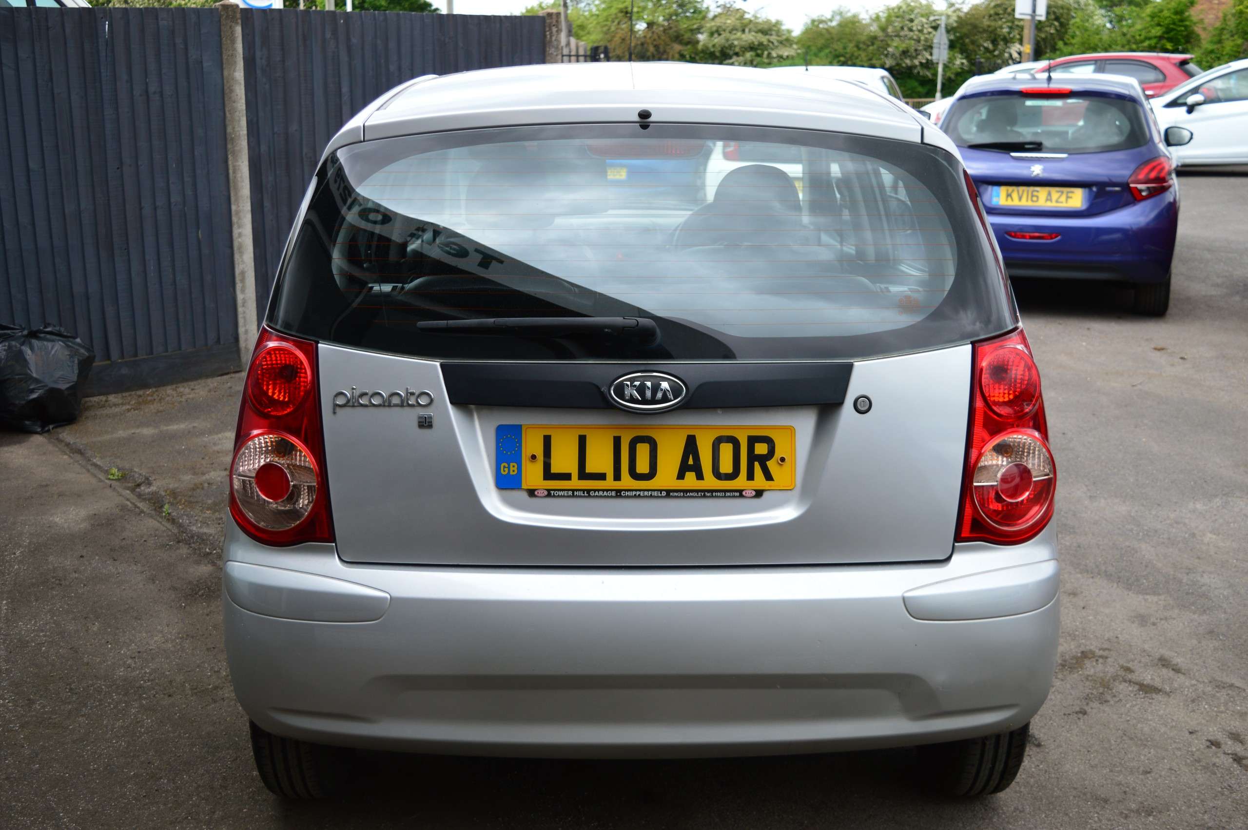 A 2010 KIA PICANTO 1.0 1 Hatchback 5dr Petrol Manual (114 g/km, 60 bhp) A 2010 KIA PICANTO 1.0 1 Hatchback 5dr Petrol Manual (114 g/km, 60 bhp)