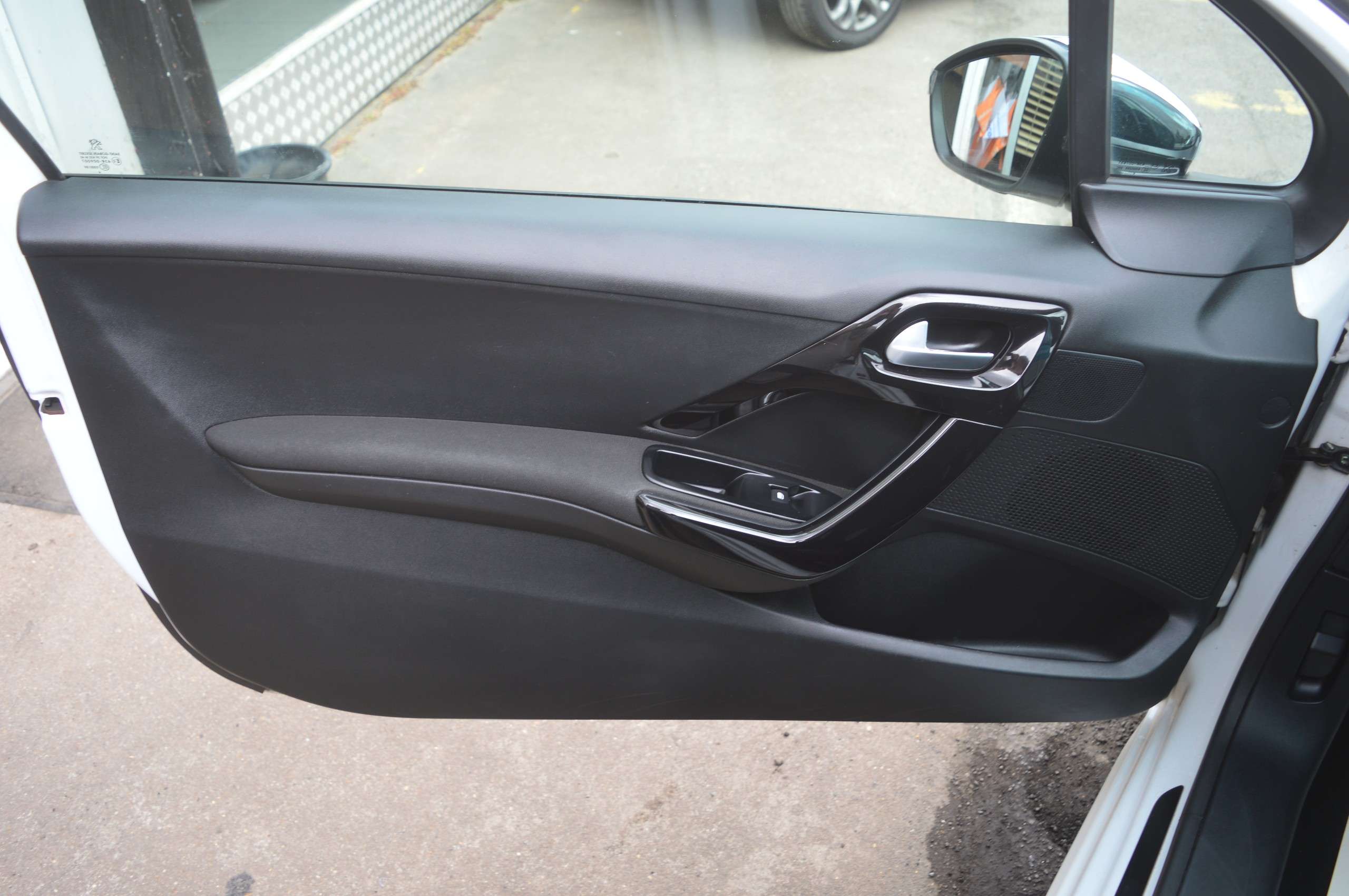 2015 PEUGEOT 208 2015 PEUGEOT 208