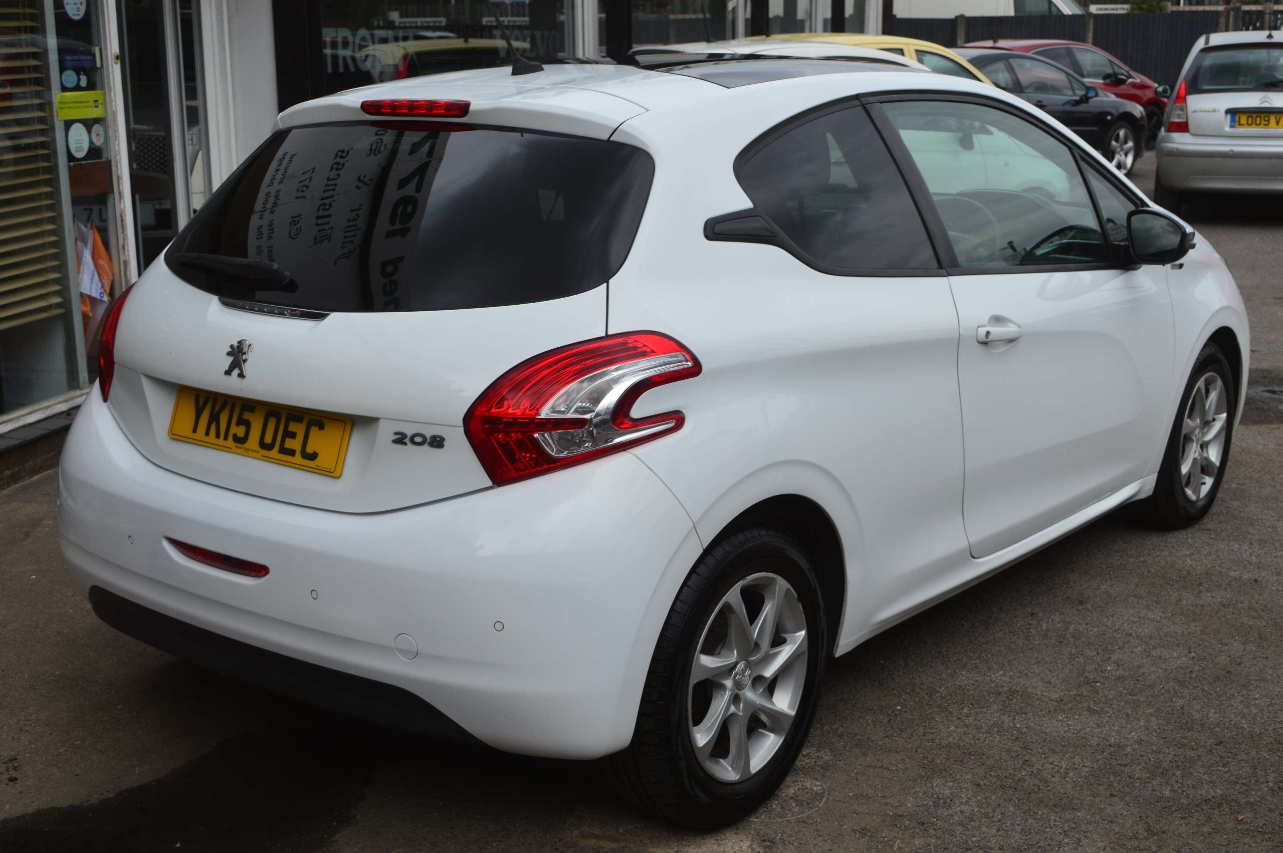 2015 PEUGEOT 208 2015 PEUGEOT 208