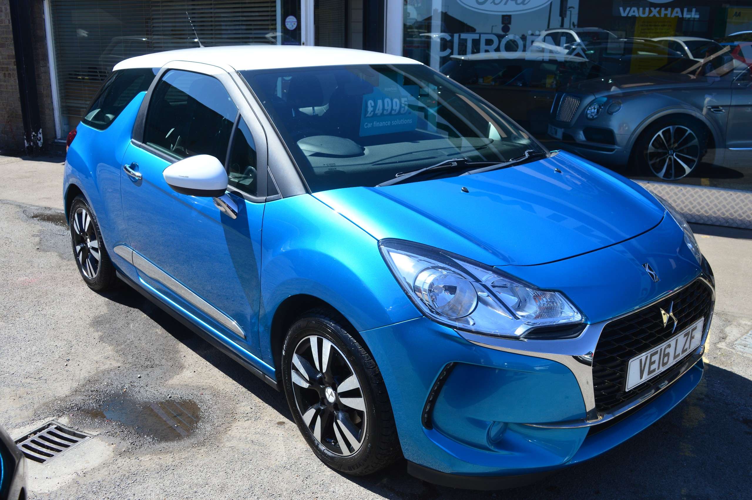 A 2016 DS DS 3 1.2 PureTech Chic Hatchback 3dr Petrol Manual Euro 6 (82 ps) A 2016 DS DS 3 1.2 PureTech Chic Hatchback 3dr Petrol Manual Euro 6 (82 ps)