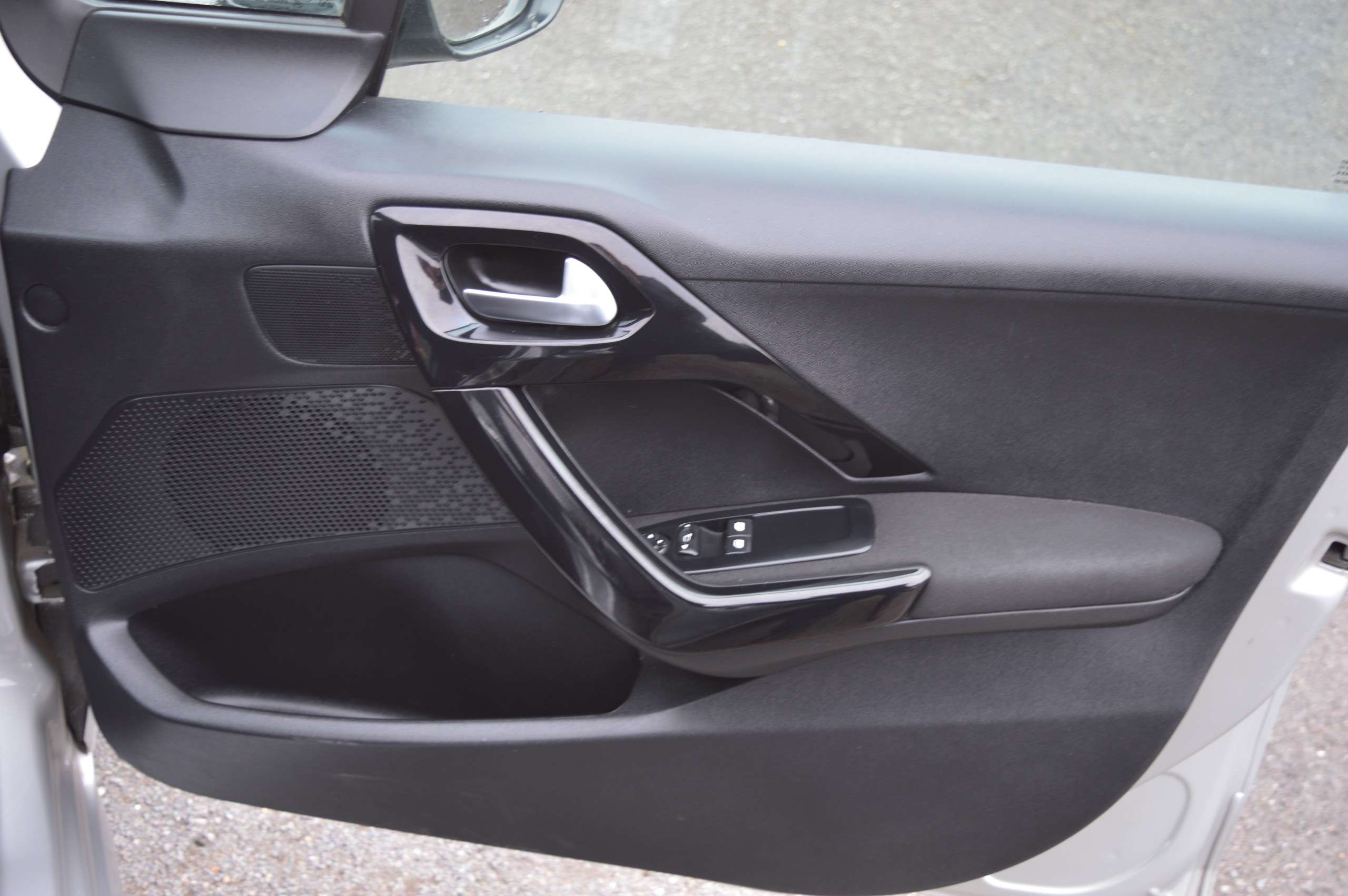 2015 PEUGEOT 208 2015 PEUGEOT 208