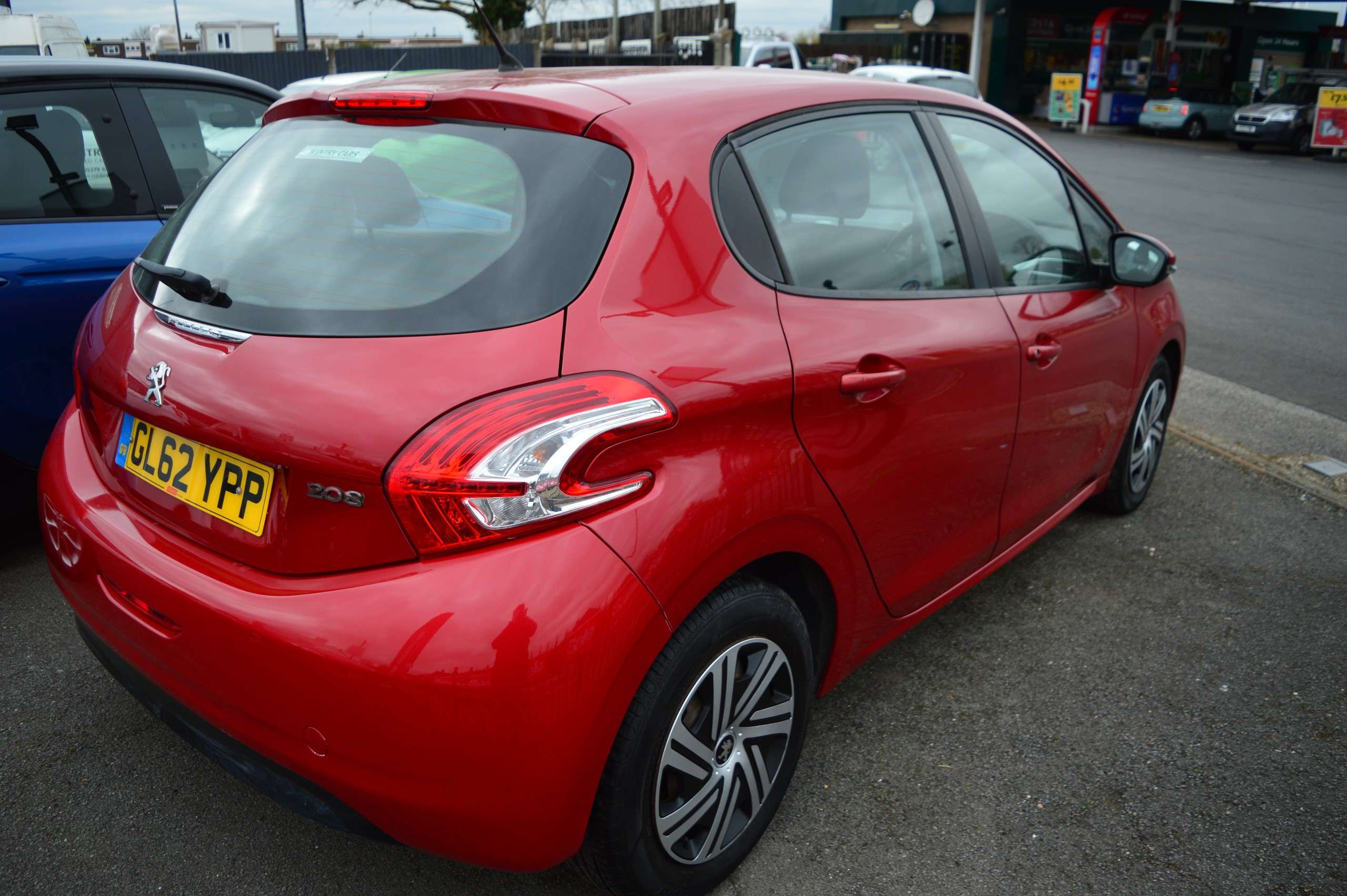 2013 PEUGEOT 208 2013 PEUGEOT 208