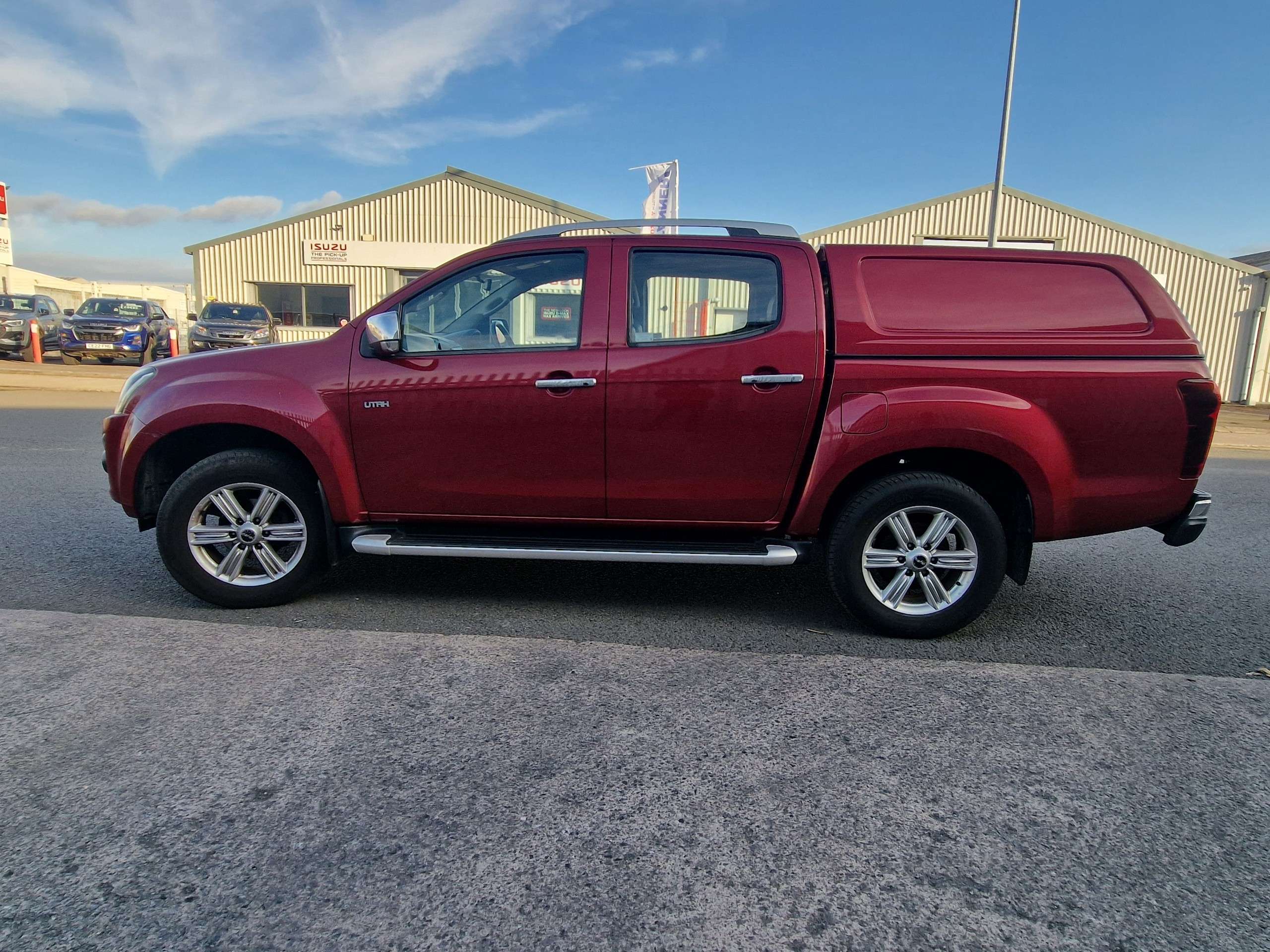 A 2019 ISUZU D-MAX 1.9 TD Utah Pickup Double Cab 4dr Diesel Manual 4WD Euro 6 (164 ps) A 2019 ISUZU D-MAX 1.9 TD Utah Pickup Double Cab 4dr Diesel Manual 4WD Euro 6 (164 ps)