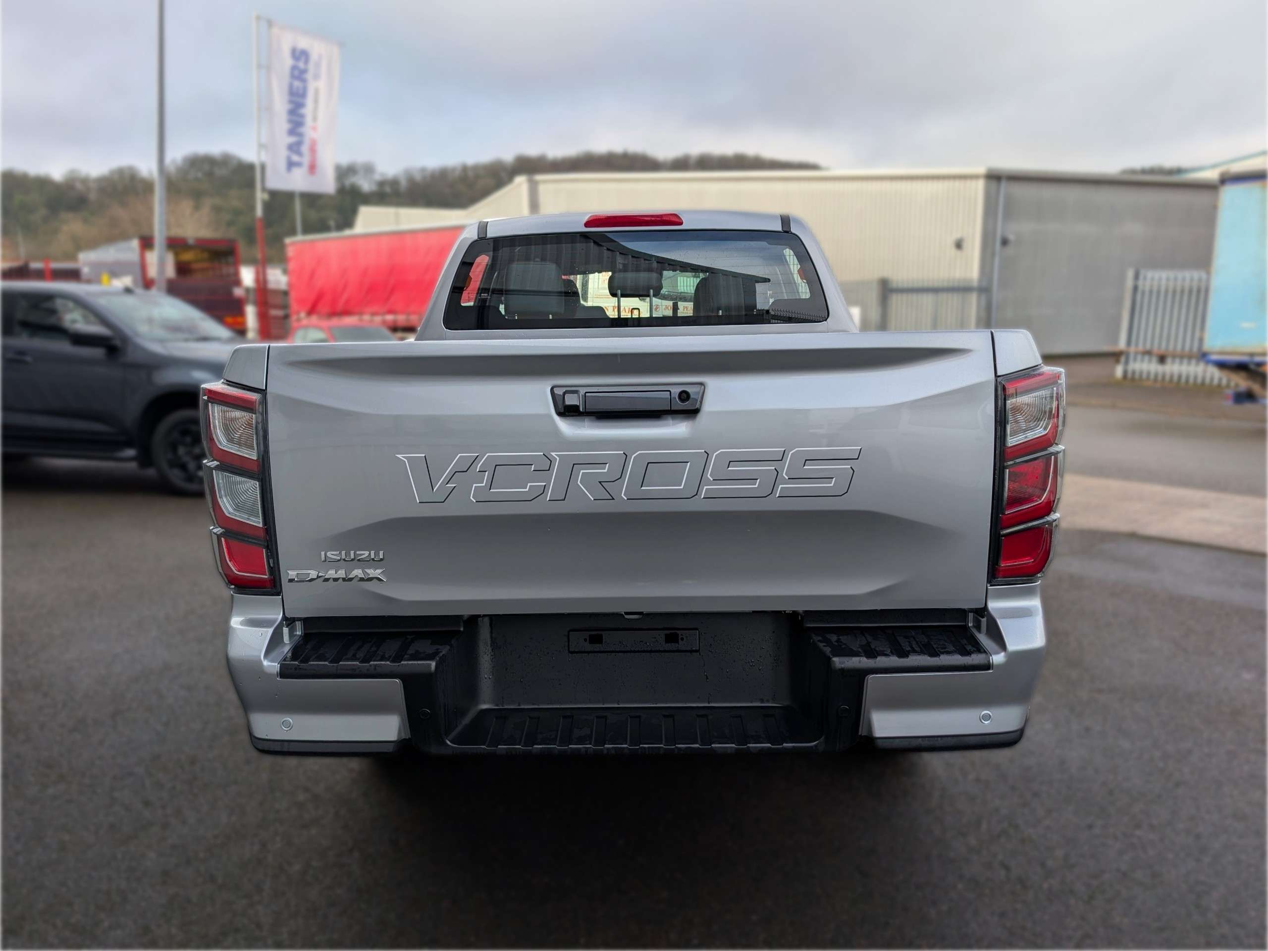 A 2025 ISUZU D-MAX 1.9 TD V-Cross Pickup Double Cab 4dr Diesel Auto 4WD Euro 6 (s/s) (164 ps) A 2025 ISUZU D-MAX 1.9 TD V-Cross Pickup Double Cab 4dr Diesel Auto 4WD Euro 6 (s/s) (164 ps)