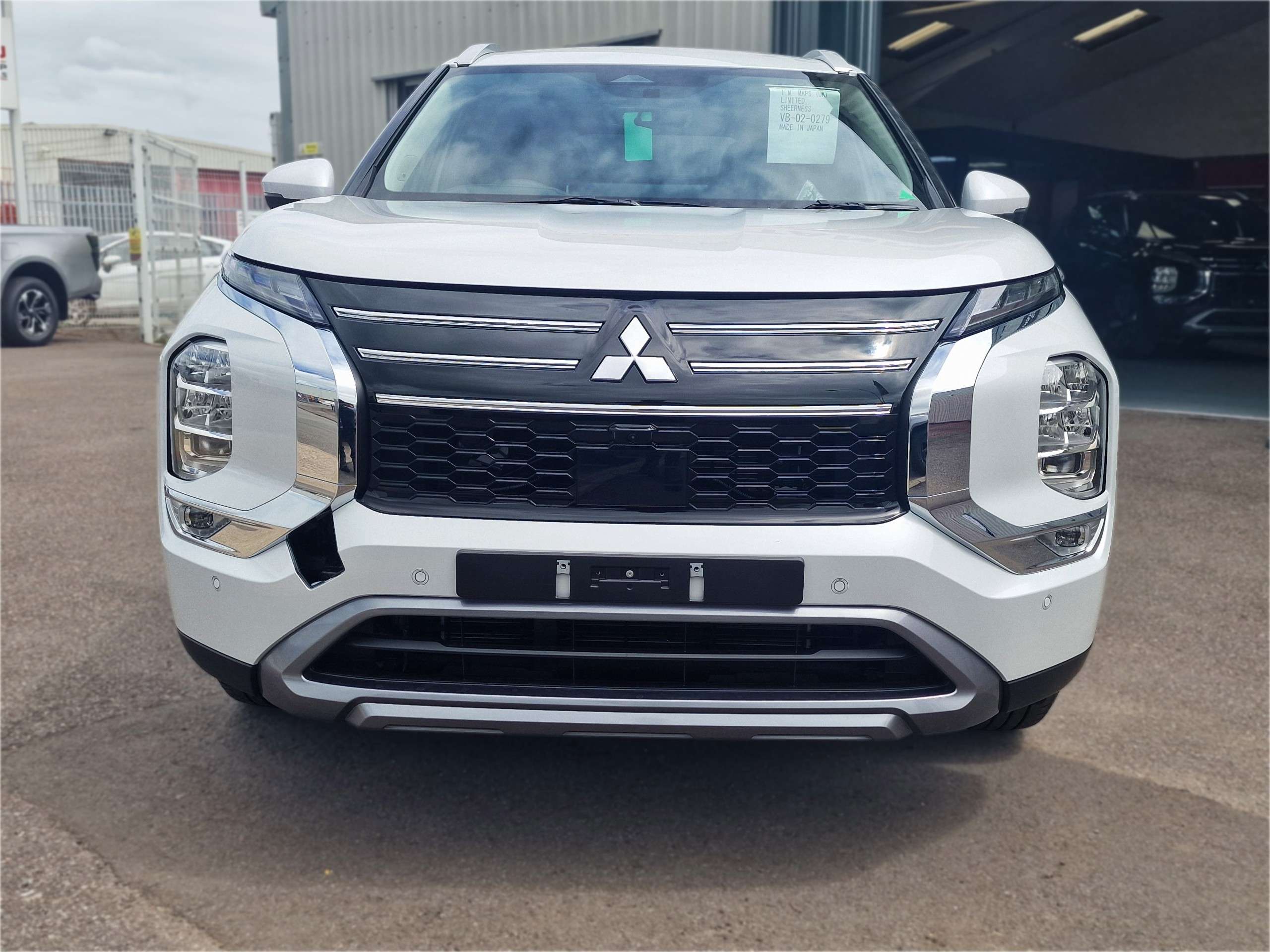 A 2026 MITSUBISHI OUTLANDER Nativa 2.4PHEV Dual motor 300ps A 2026 MITSUBISHI OUTLANDER Nativa 2.4PHEV Dual motor 300ps