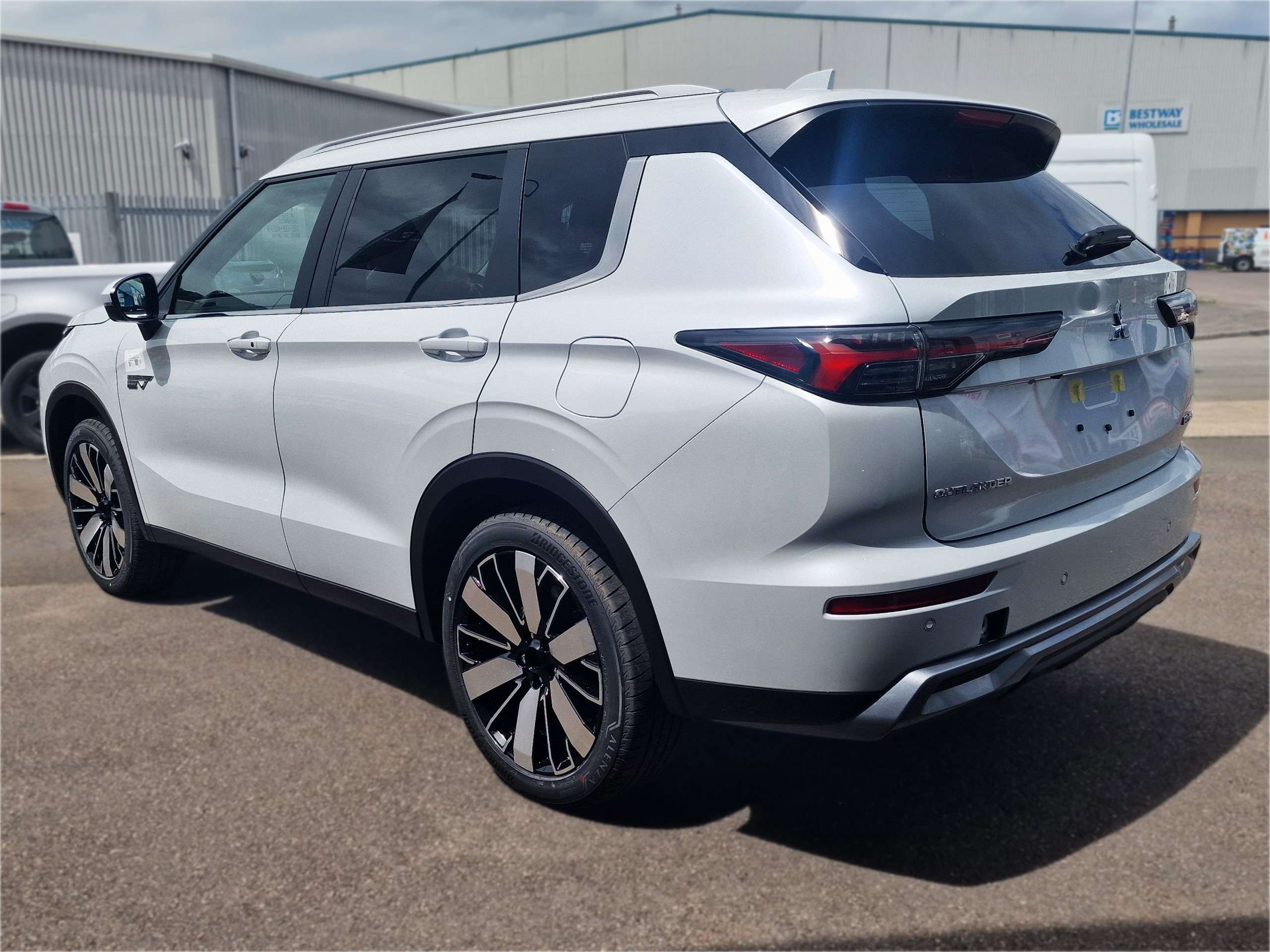 A 2026 MITSUBISHI OUTLANDER Nativa 2.4PHEV Dual motor 300ps A 2026 MITSUBISHI OUTLANDER Nativa 2.4PHEV Dual motor 300ps