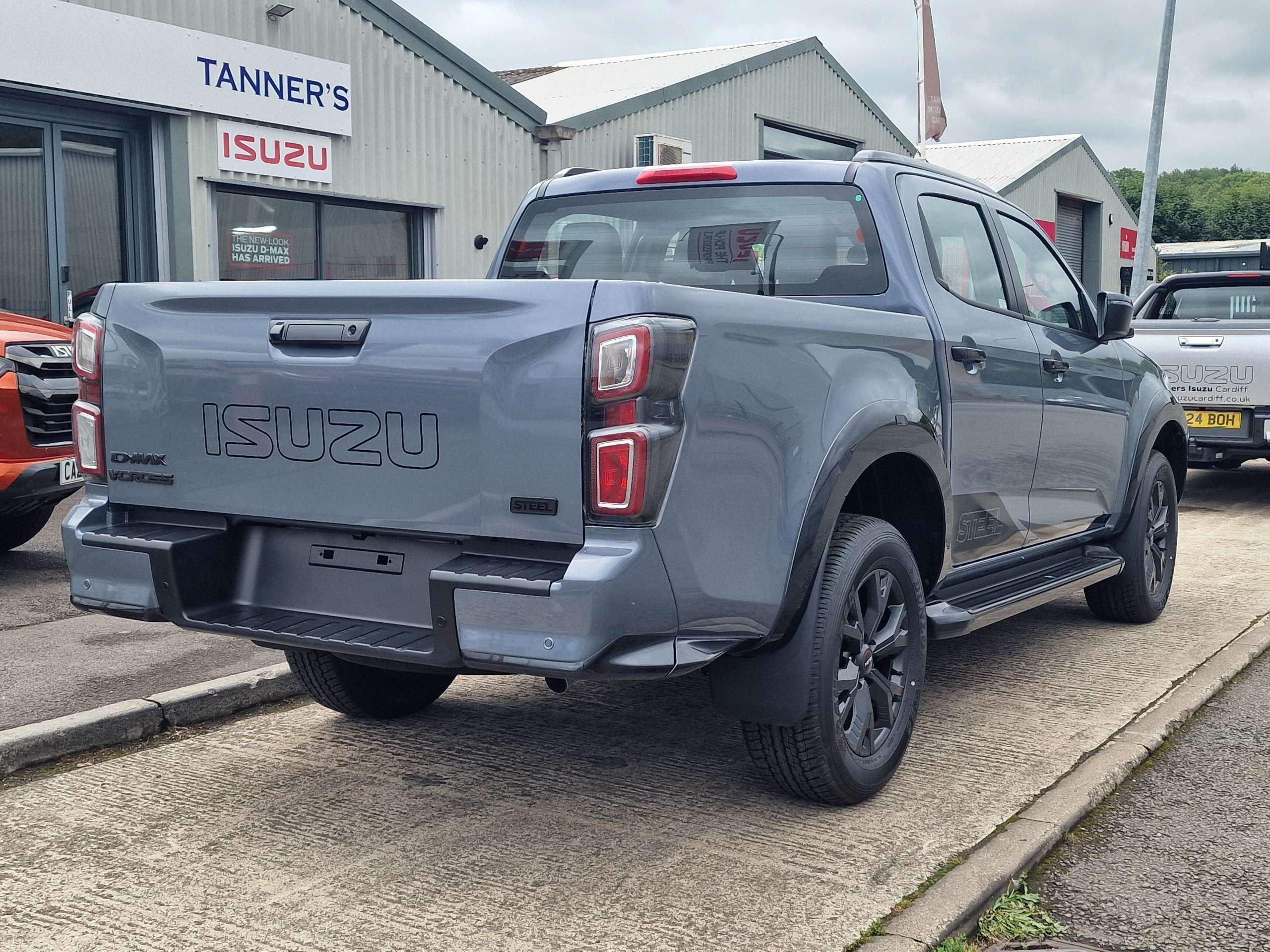 A 2025 ISUZU D-MAX STEEL EDITION A 2025 ISUZU D-MAX STEEL EDITION