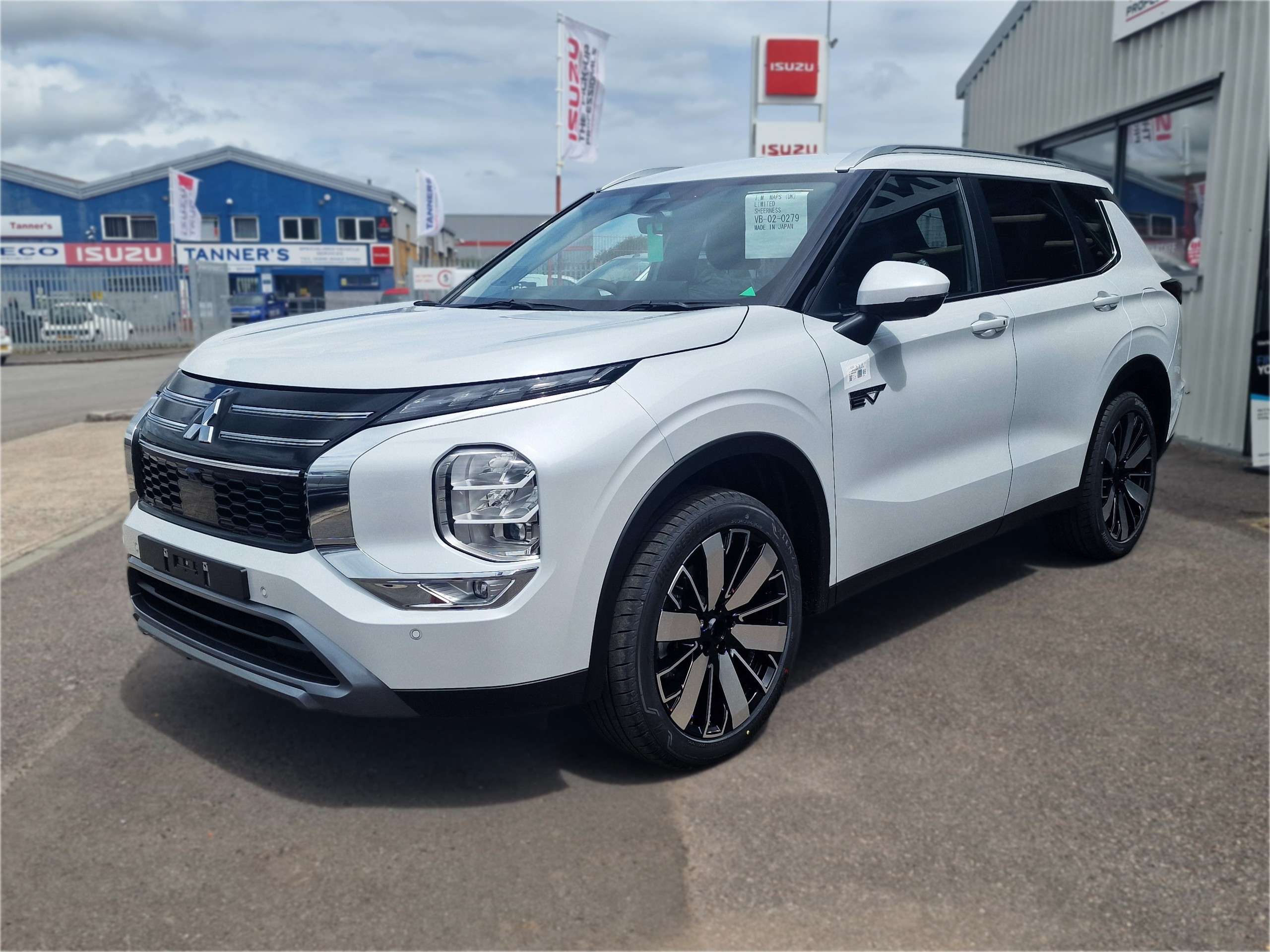 A 2026 MITSUBISHI OUTLANDER Nativa 2.4PHEV Dual motor 300ps A 2026 MITSUBISHI OUTLANDER Nativa 2.4PHEV Dual motor 300ps