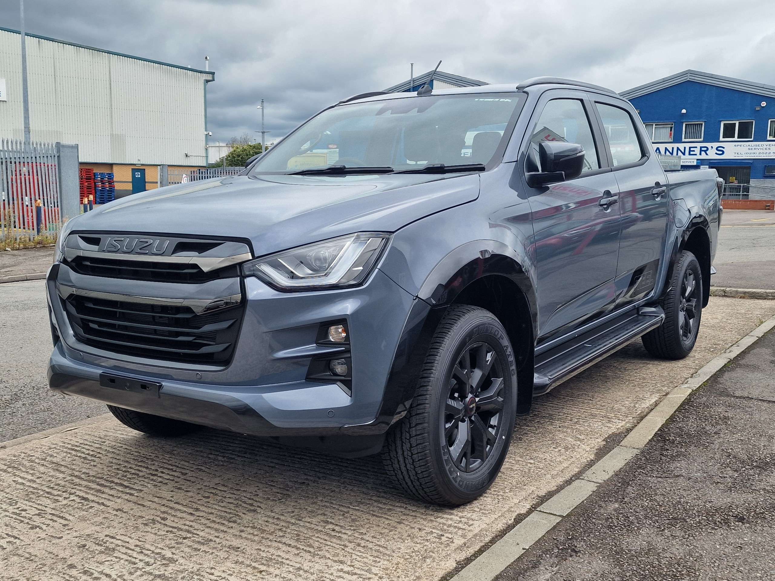 A 2025 ISUZU D-MAX STEEL EDITION A 2025 ISUZU D-MAX STEEL EDITION