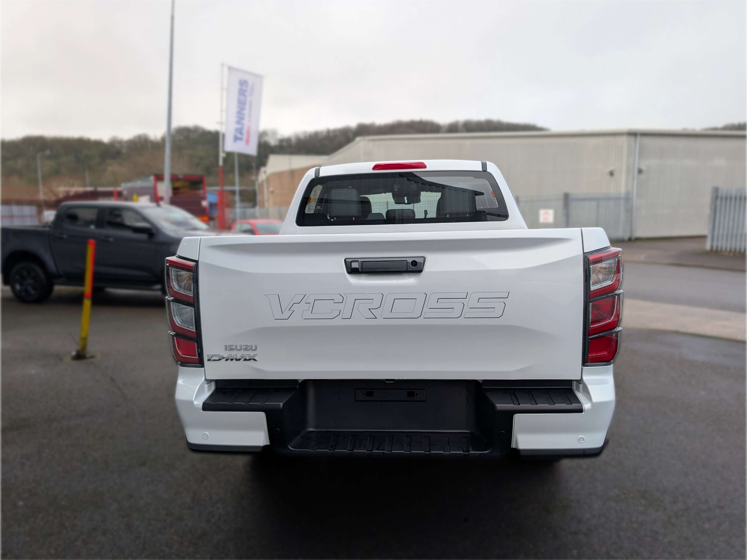 A 2025 ISUZU D-MAX 1.9 TD V-Cross Pickup Double Cab 4dr Diesel Auto 4WD Euro 6 (s/s) (164 ps) A 2025 ISUZU D-MAX 1.9 TD V-Cross Pickup Double Cab 4dr Diesel Auto 4WD Euro 6 (s/s) (164 ps)