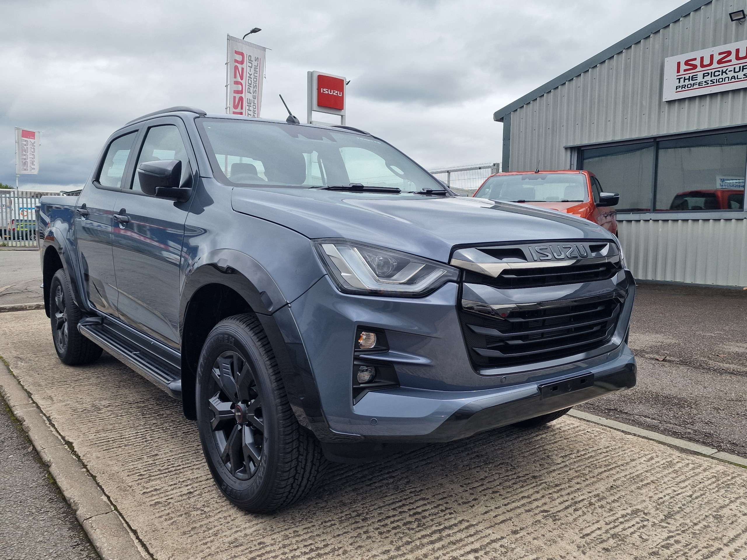 A 2025 ISUZU D-MAX STEEL EDITION A 2025 ISUZU D-MAX STEEL EDITION