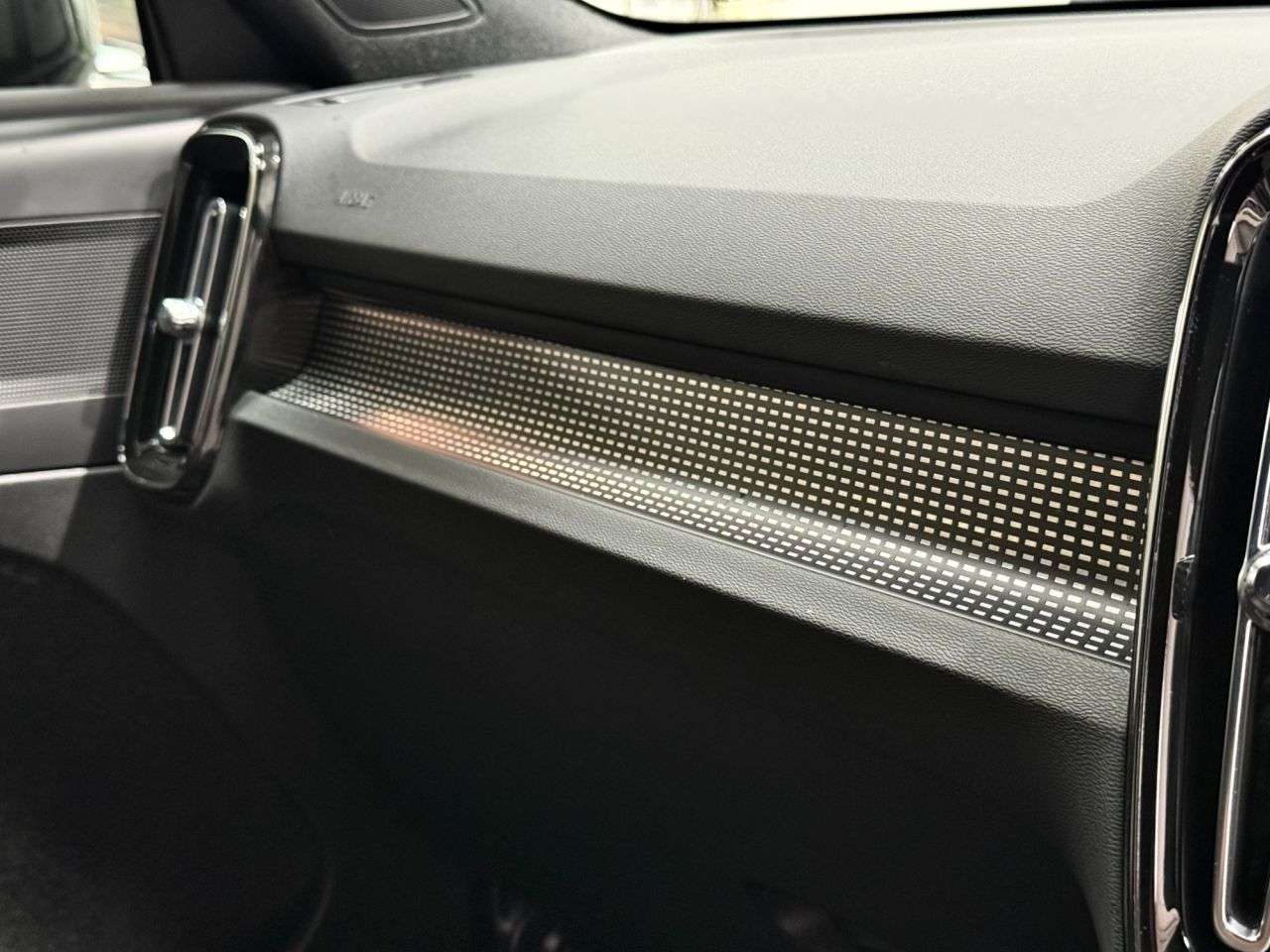 2022 VOLVO XC40 2022 VOLVO XC40