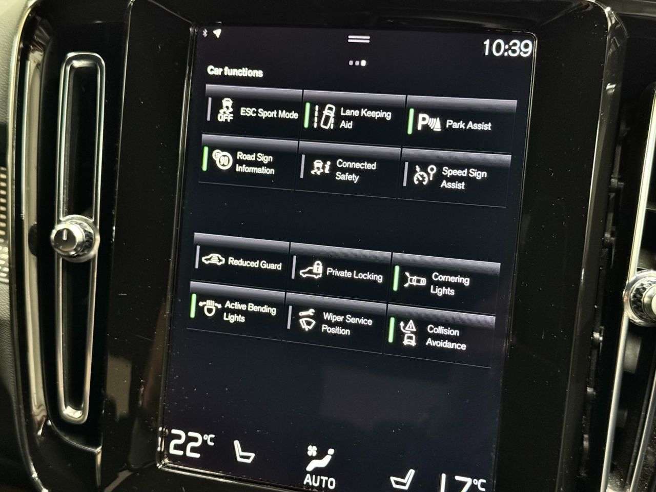 2022 VOLVO XC40 2022 VOLVO XC40