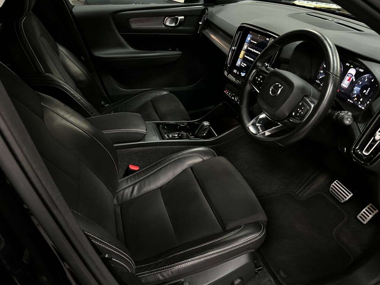 2022 VOLVO XC40 2022 VOLVO XC40