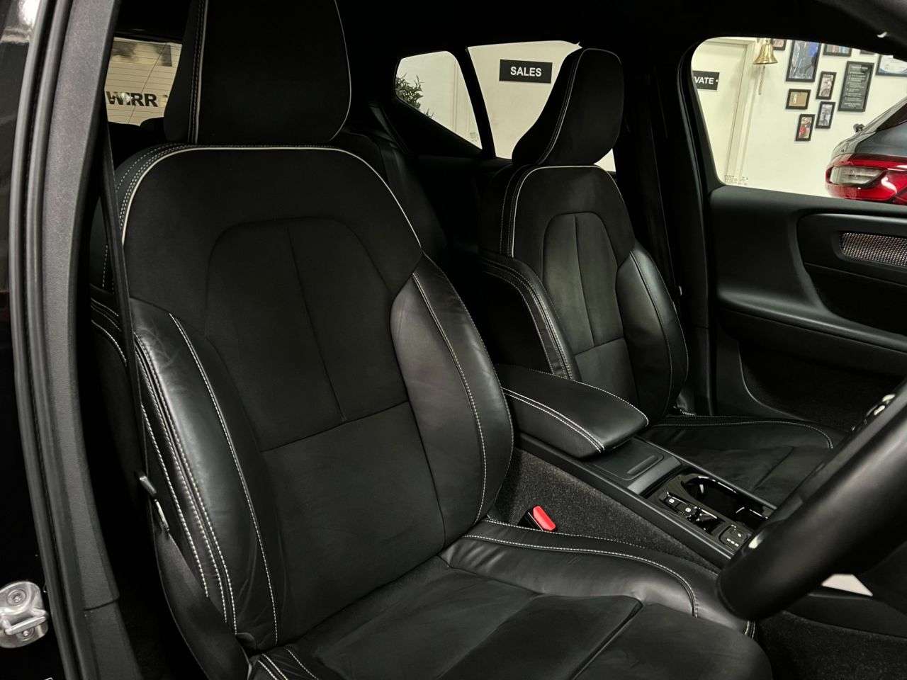 2022 VOLVO XC40 2022 VOLVO XC40