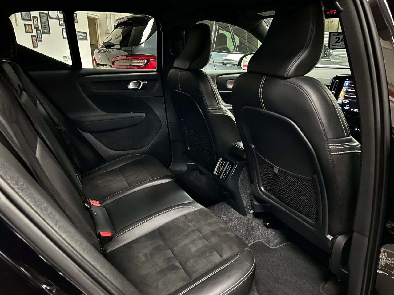 2022 VOLVO XC40 2022 VOLVO XC40