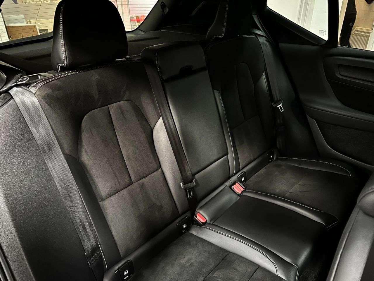 2022 VOLVO XC40 2022 VOLVO XC40